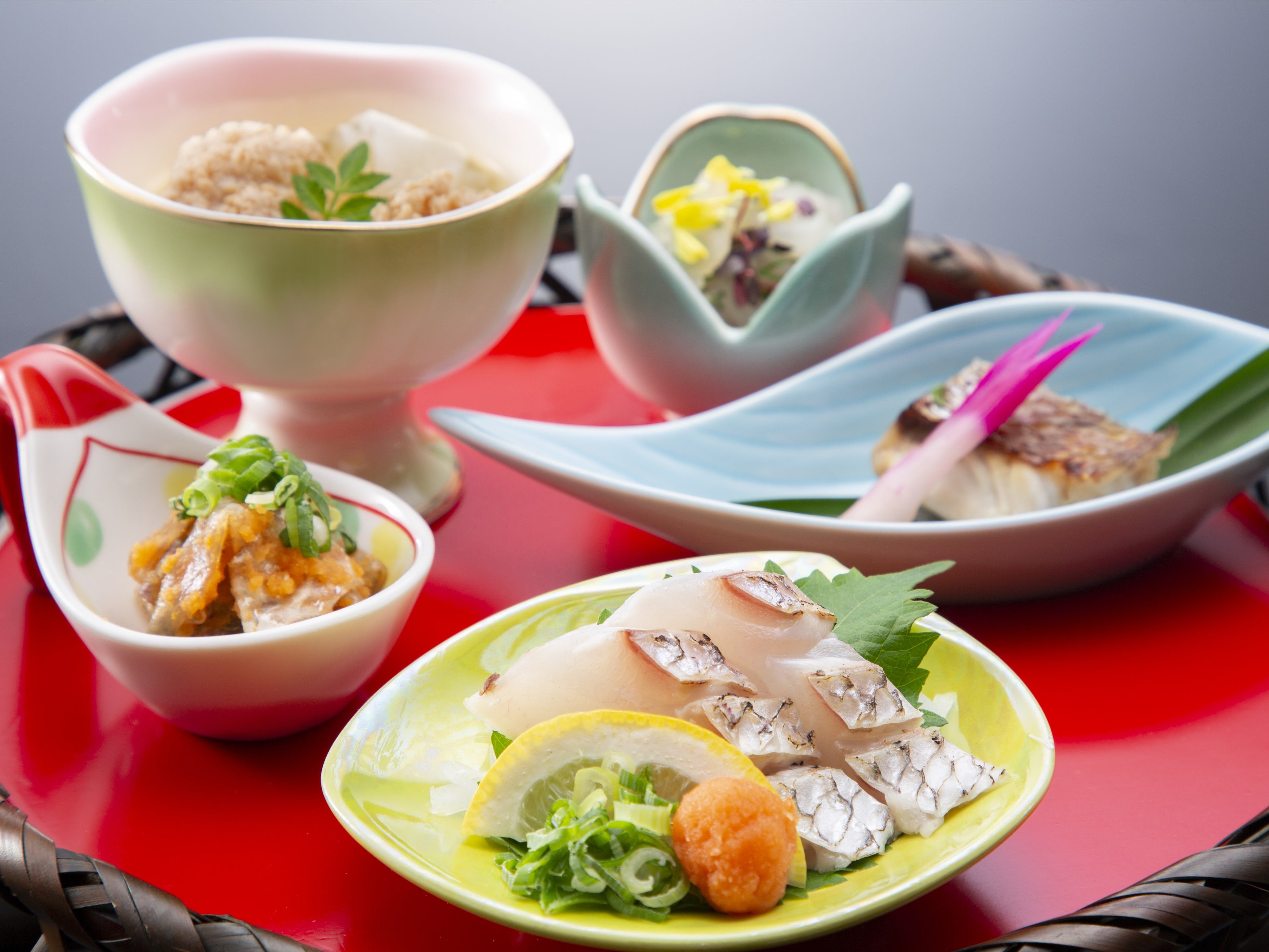 前菜（鯛の子旨煮、桜鯛昆布〆締 他