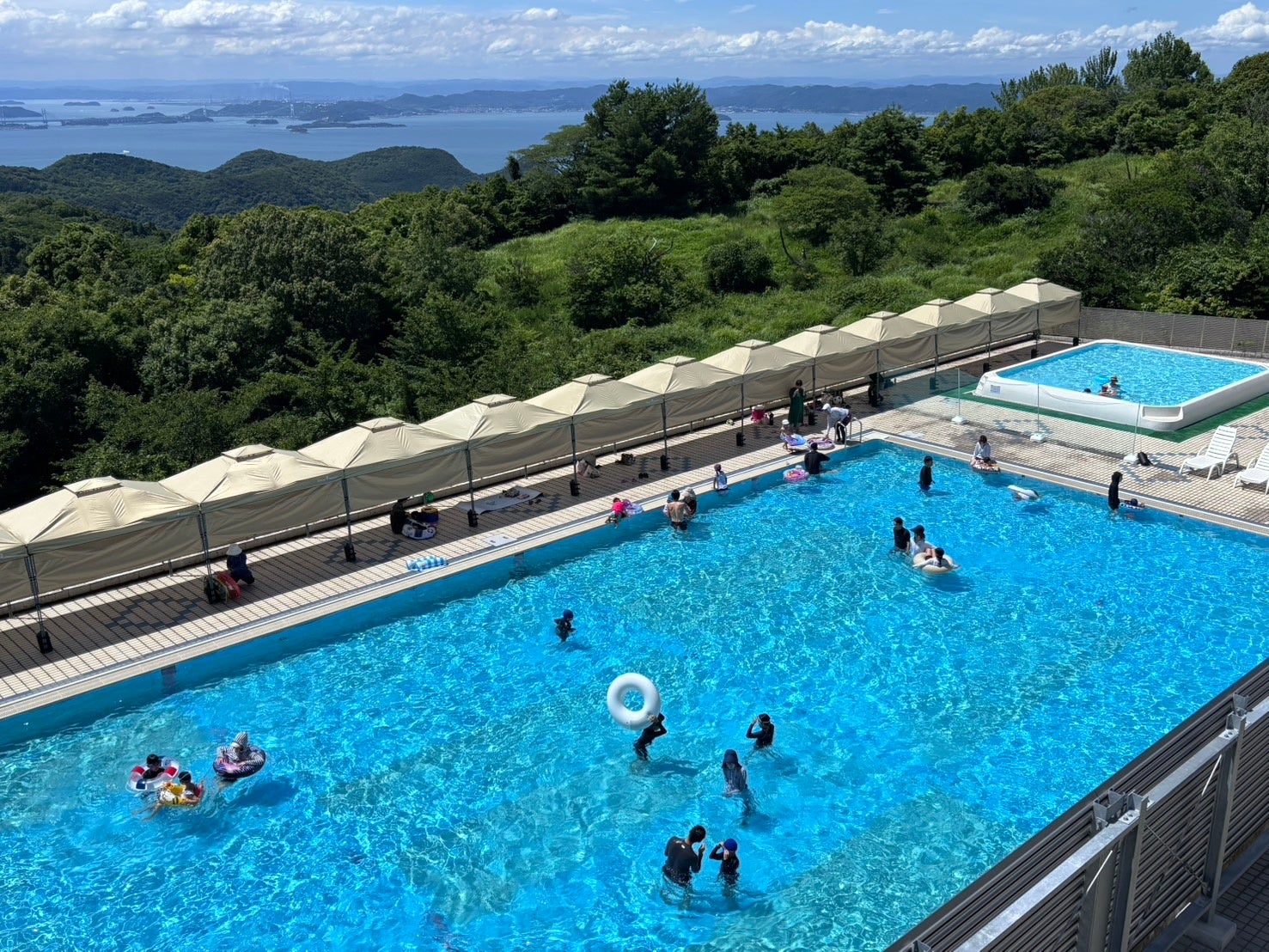 休暇村讃岐五色台では、7月18日より大人も子供も楽しめるプールが ...