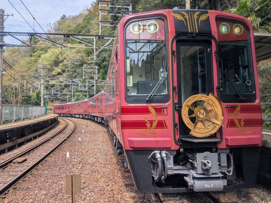 約100年ぶりに車内食事サービスが復活 休暇村紀州加太では、難波と聖地・高野山を結ぶ 南海電鉄の新観光列車「GRAN天空」で行く2泊3日のバスツアーを実施 約100年ぶりに車内食事サービスが復活 休暇村紀州加太では、難波と聖地・高野山を結ぶ 南海電鉄の新観光列車「GRAN天空」で行く2泊3日のバスツアーを実施