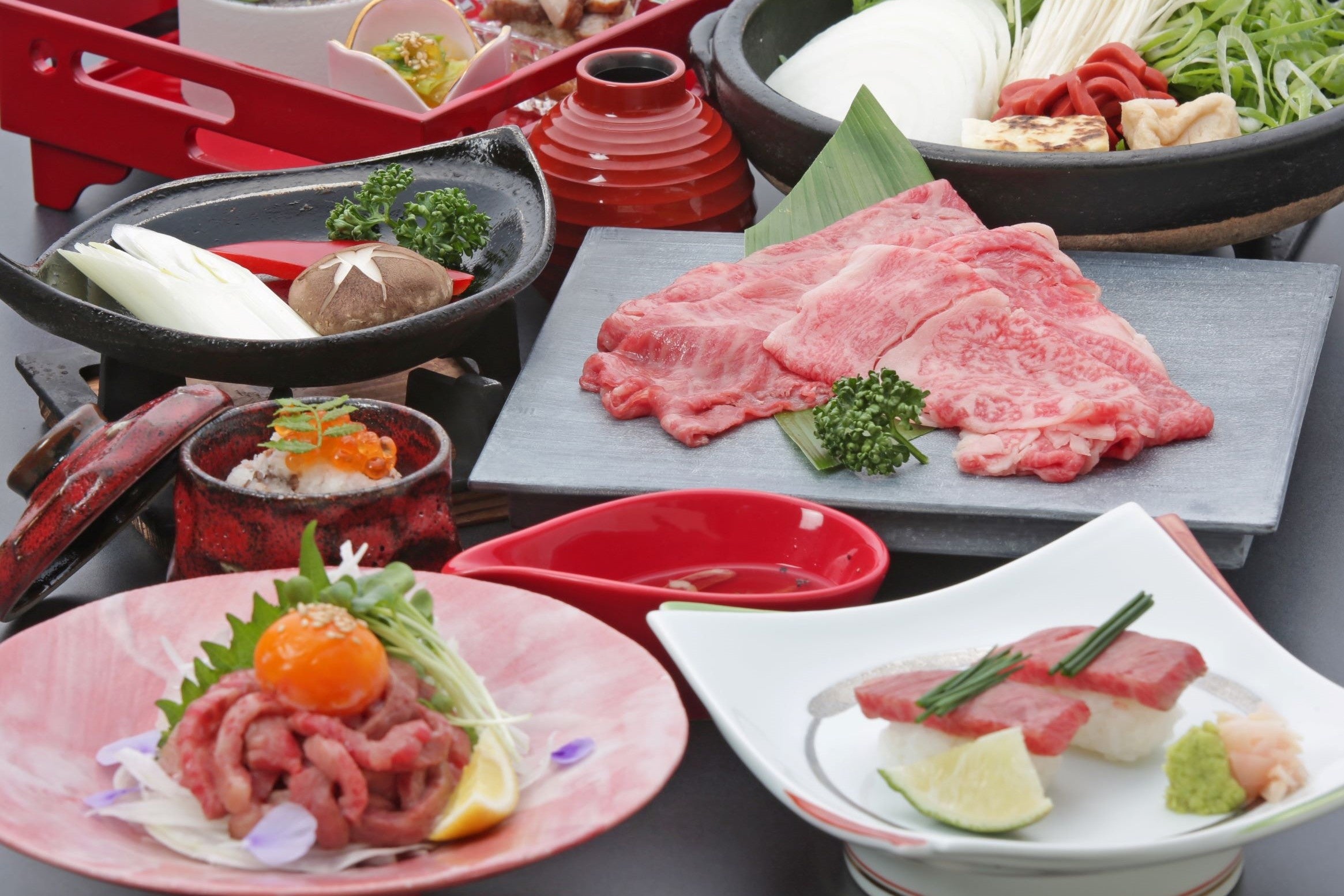 夕食には「近江牛会席プレミアムコース」をご用意します