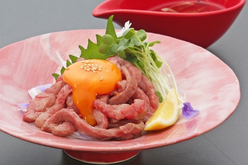 人気メニューの近江牛ローストビーフユッケ風