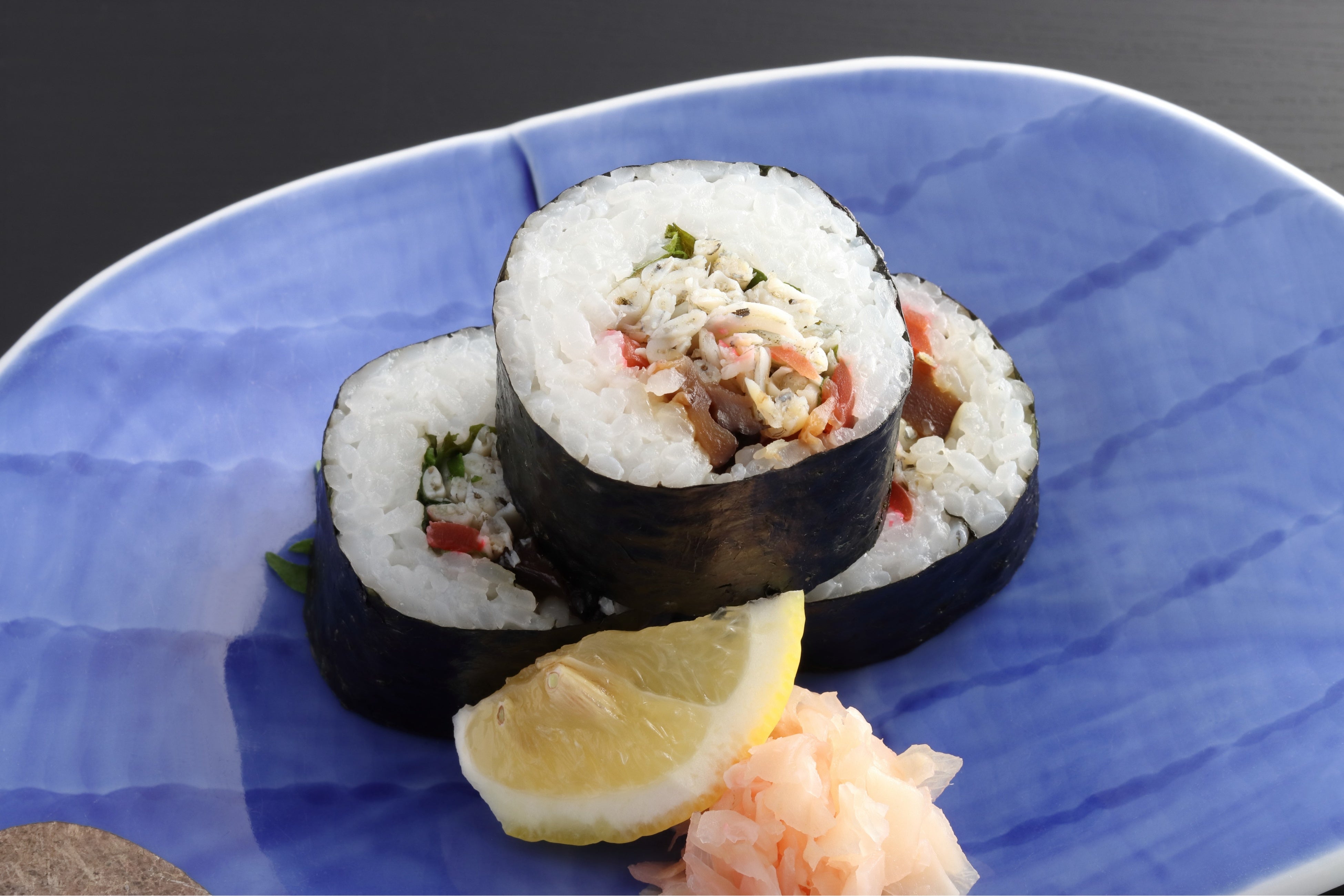 氷魚とカリカリ梅の巻き寿司