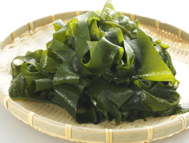 志賀島の春を代表する名物「弘の天然わかめ」　旨味はもちろんその歯ごたえにも感動します