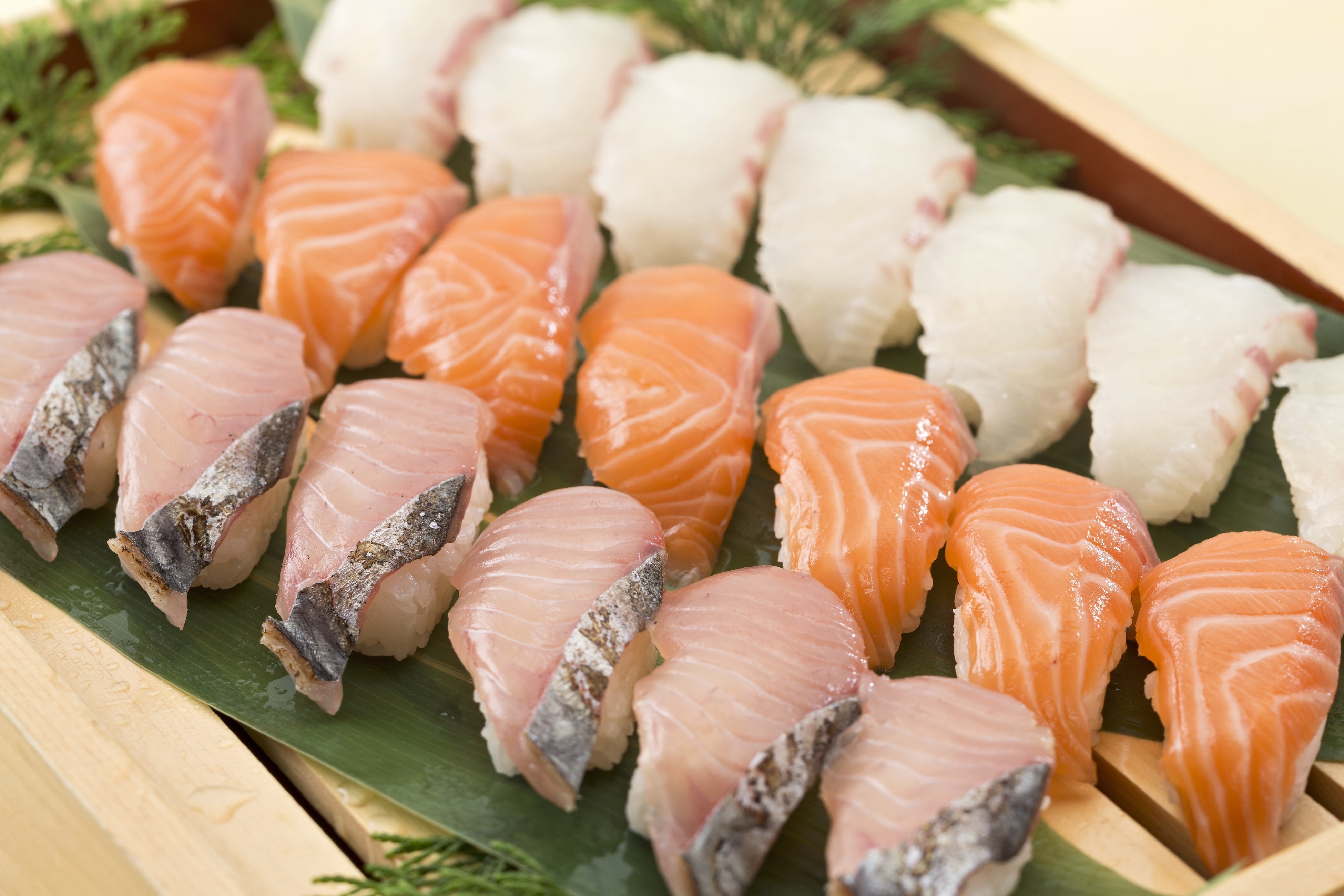 お客様の目の前で握る旬の海鮮握り寿司