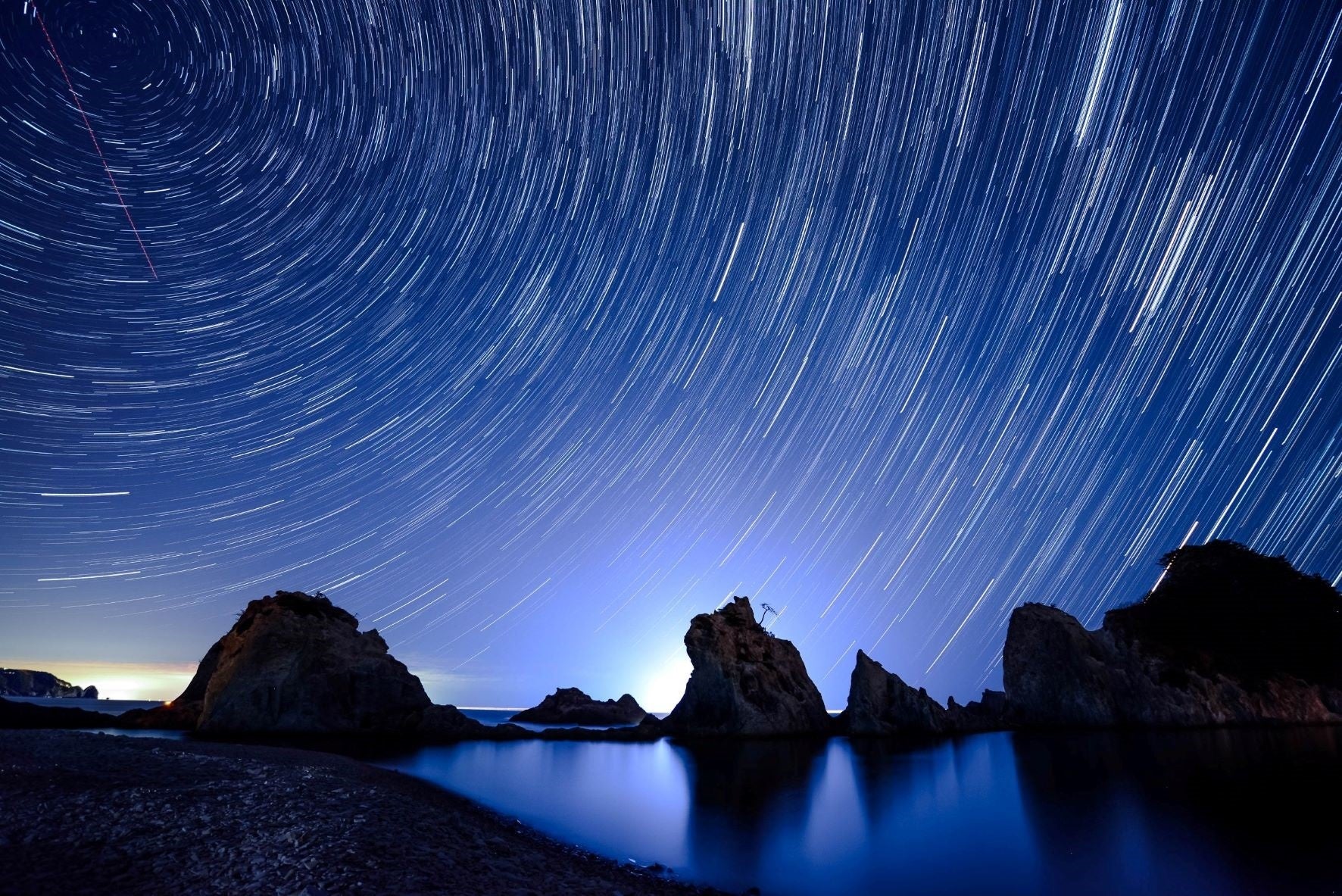 満天の星が広がる夜の浄土ヶ浜