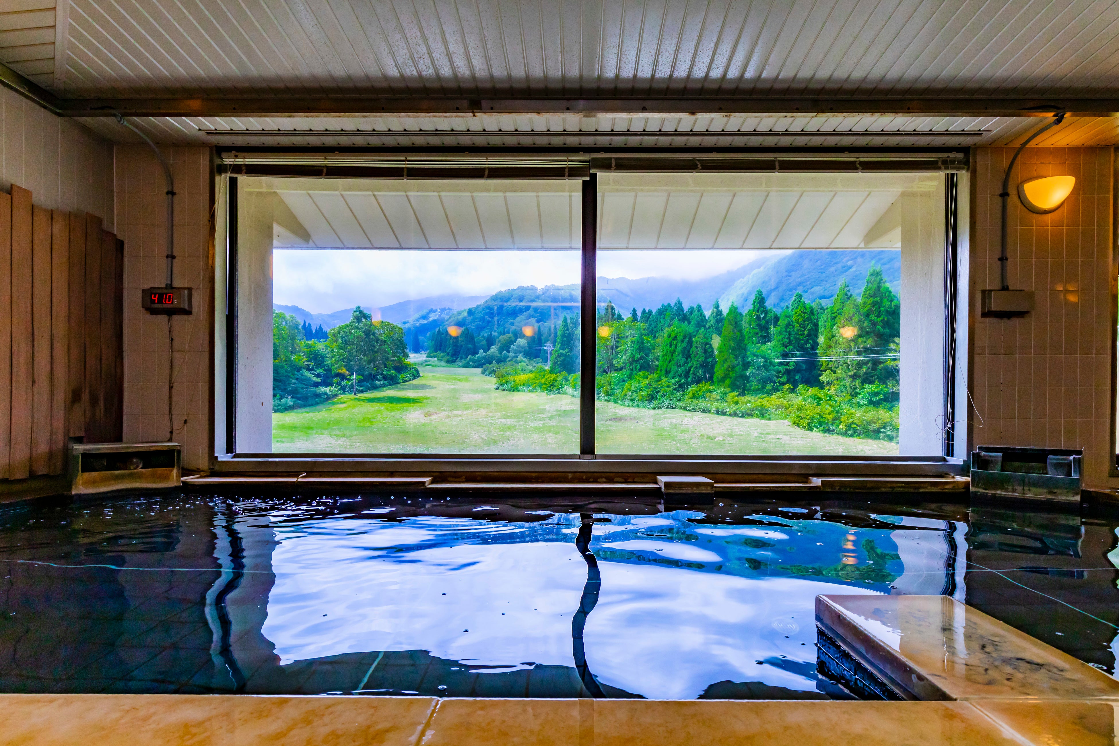 温泉大浴場「越の湯」