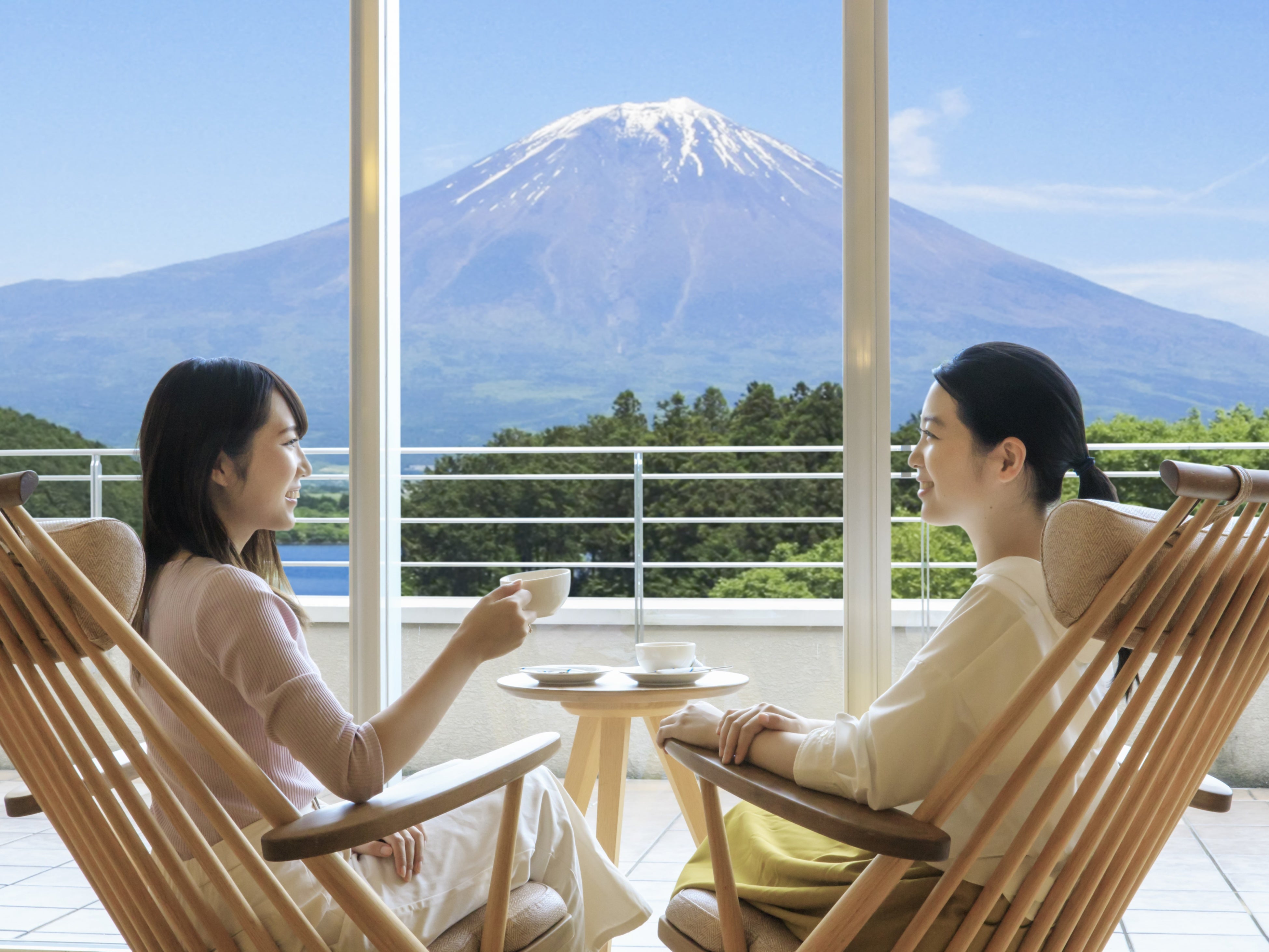 ゆったりとくつろげるラウンジ