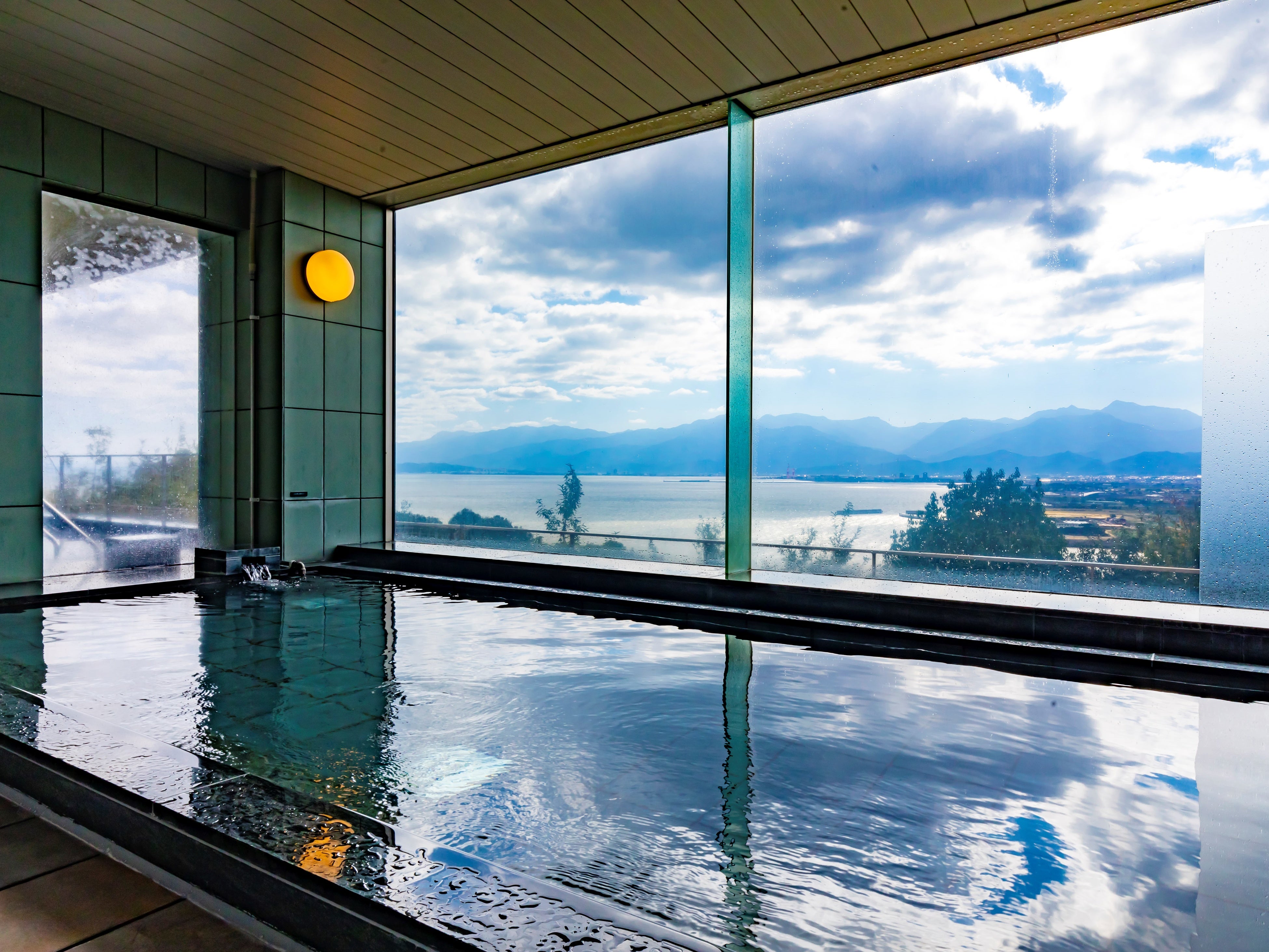 絶景の温泉大浴場