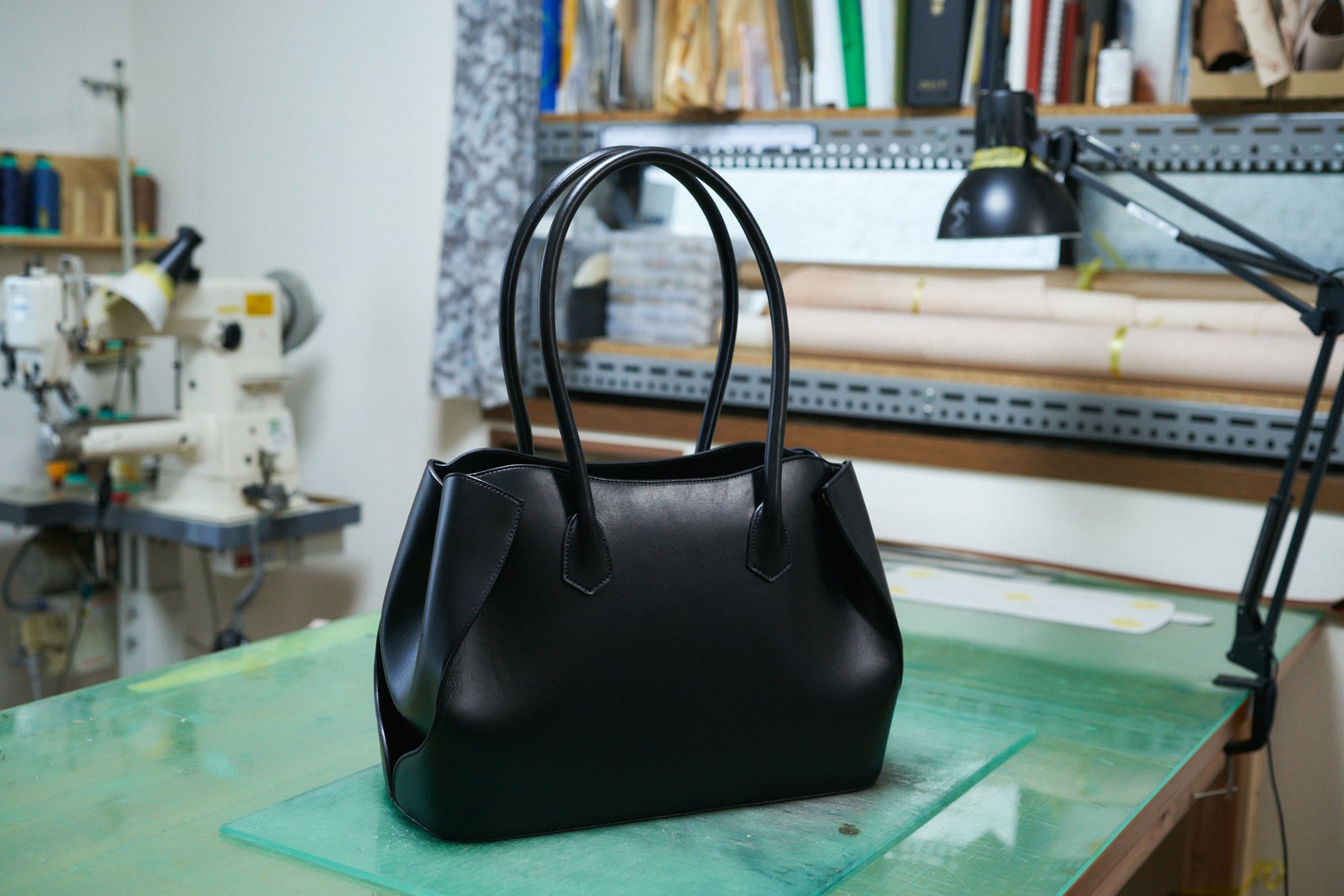 ATBH レザー 60s フランス製 VOGUE SPORT 牛革 本革 受賞作品の展示〕国内最大の革製品コンテスト「ジャパンレザーアワード