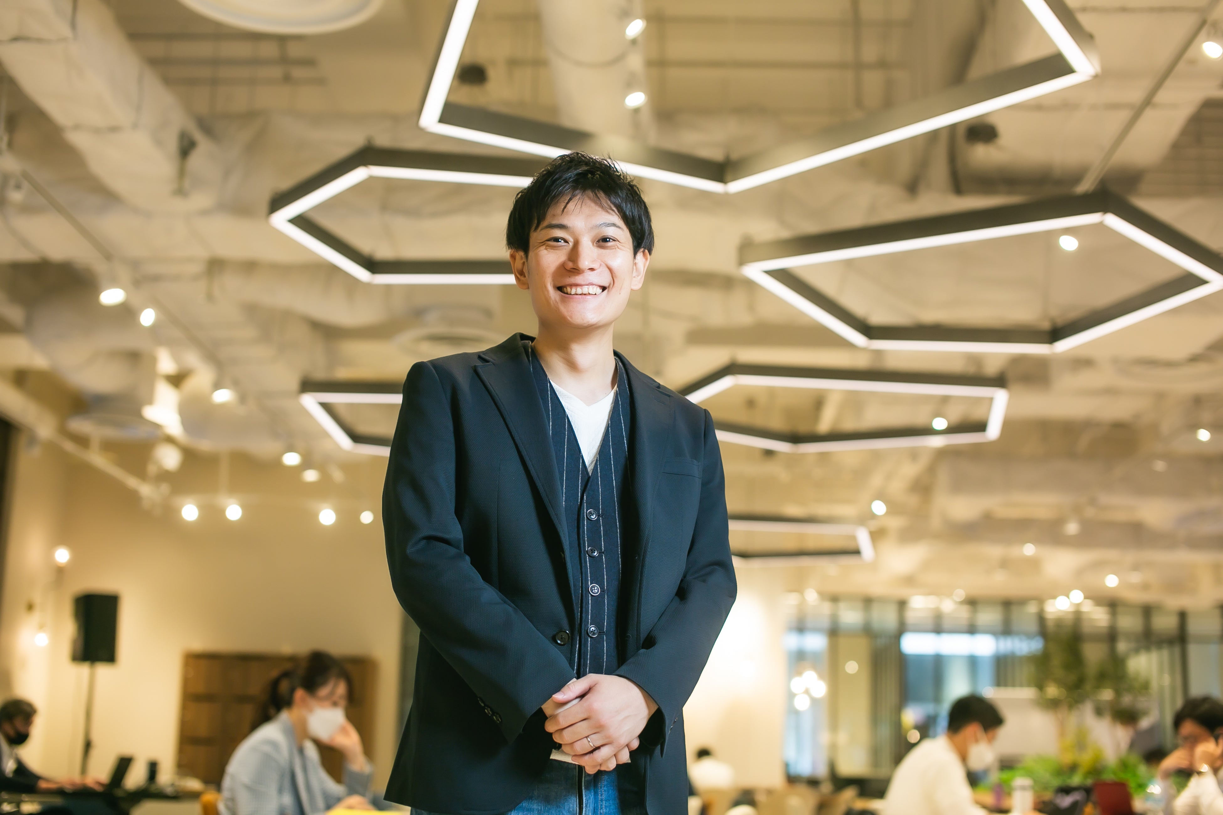 事務所：アクロス福岡 1階　代表の田原靖識氏