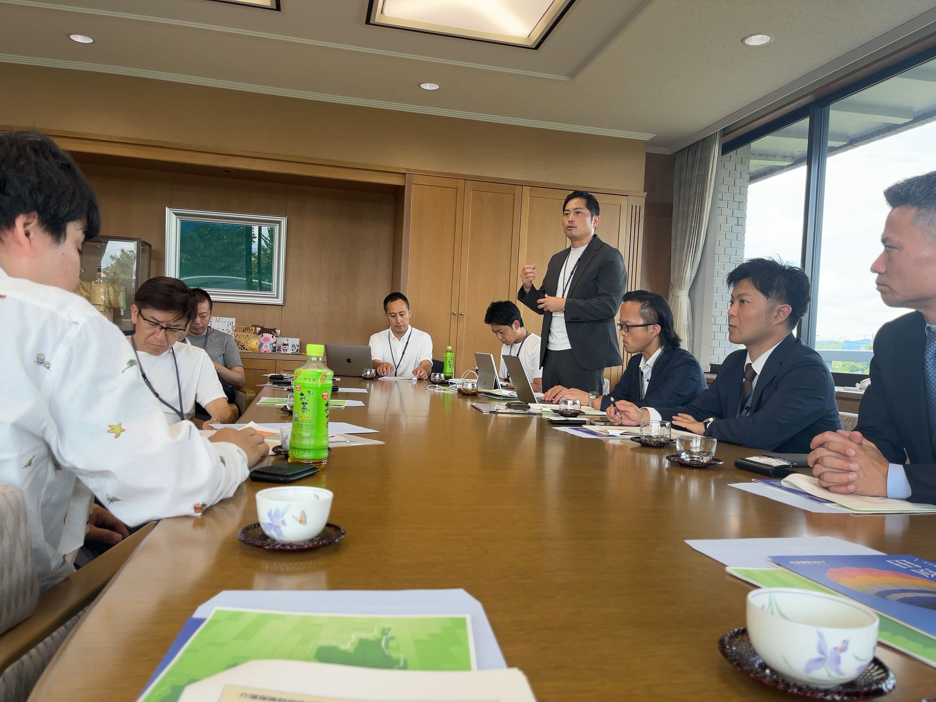 （地方行政や田原本町の本質的な取り組みを共有いただき、意見交換をする様子）