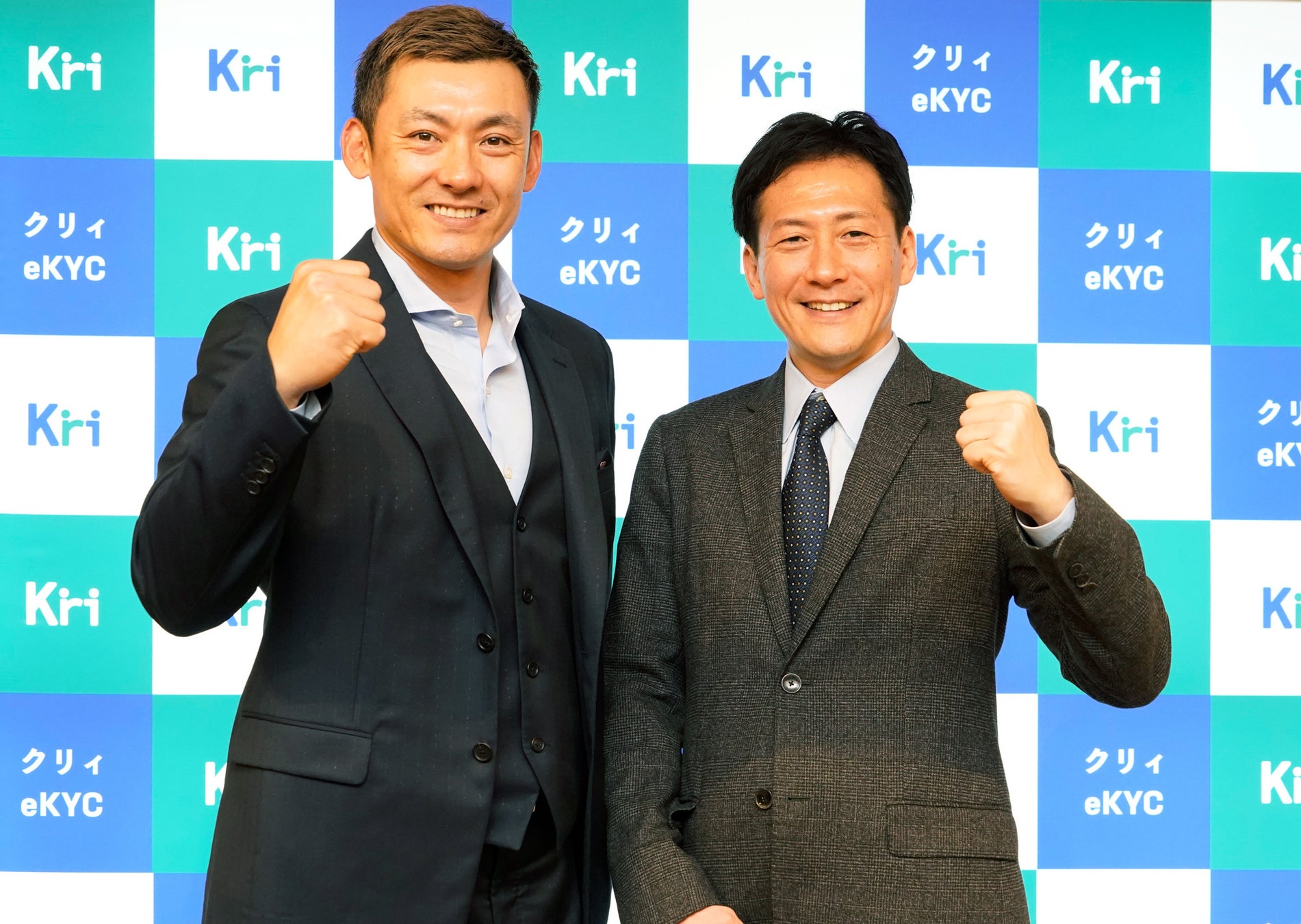 「クリィeKYC」発表会に登壇したプロ野球選手の栗山巧氏(左)と株式会社クリィ・根岸CEO