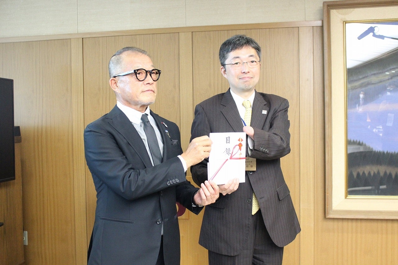 【熊本復興支援】清正製菓が「ヒノ国熊本城」売上の一部を熊本県に寄付 熊本の魅力を発信し続ける。 【熊本復興支援】清正製菓が「ヒノ国熊本城」売上の一部を熊本県に寄付 熊本の魅力を発信し続ける。