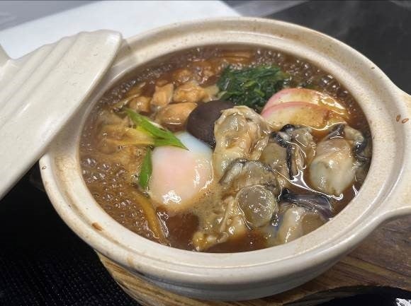 牡蠣入り味噌煮込みうどん　1,590円（税込）