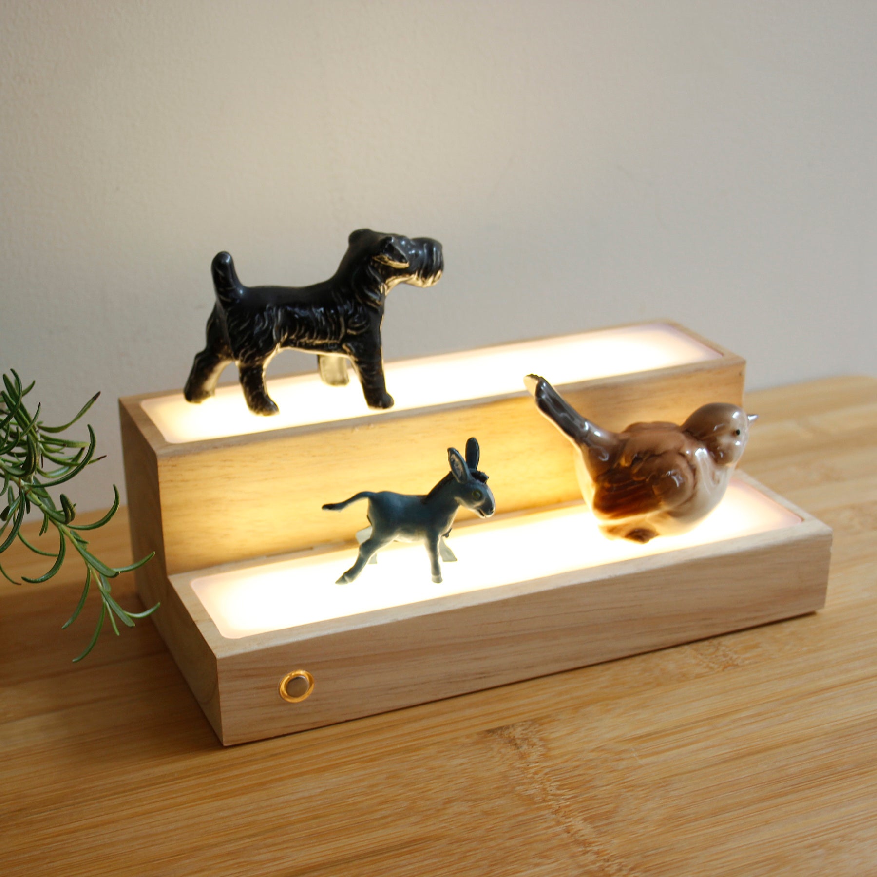 推しは下から照らして飾る！～光らせて魅せる推し活グッズ