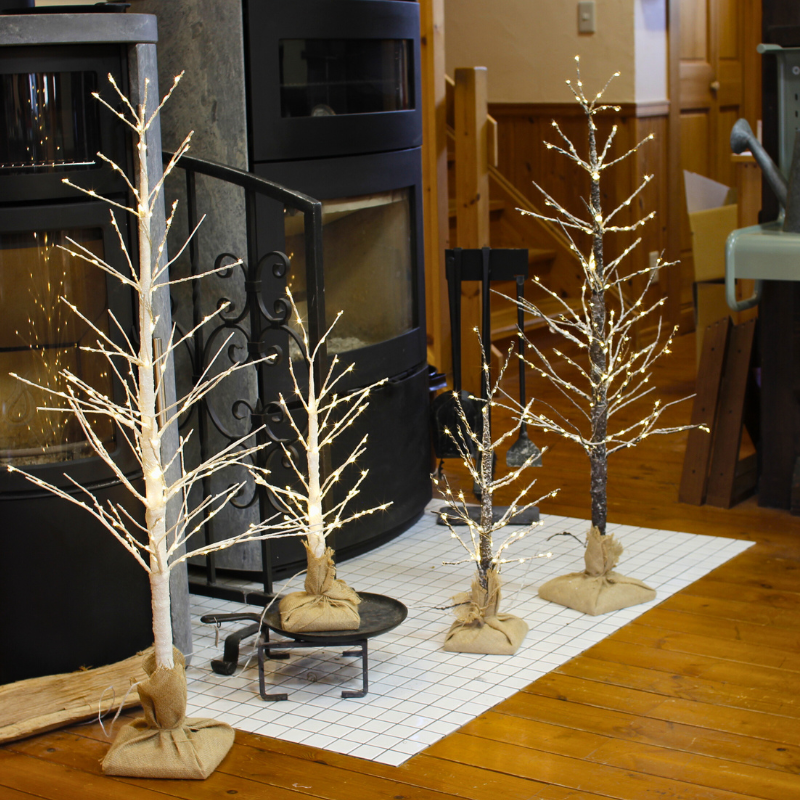 空間を魅力的に彩るシンプルでモダンなLEDツリー「クリスマスLED