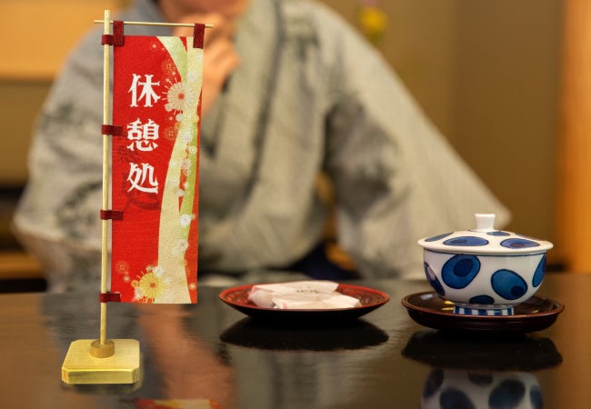 木製の立て台と綿風の生地で和にこだわった「和風ミニのぼり」が