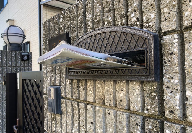 回覧板はポストからはみ出てしまう