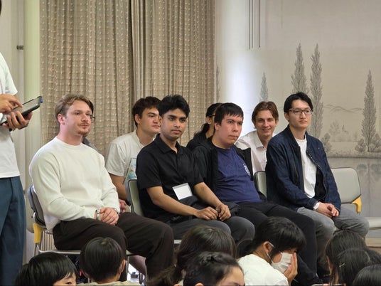 名古屋商科大学、世界6カ国の留学生8名が日進市立相野山小学校を訪問児童と英語やスライドで互いの文化を紹介し合う国際交流プログラムを実施 名古屋商科大学、世界6カ国の留学生8名が日進市立相野山小学校を訪問児童と英語やスライドで互いの文化を紹介し合う国際交流プログラムを実施