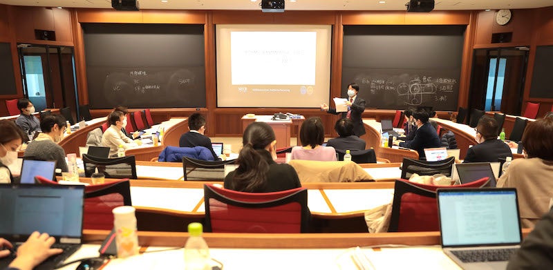 三宅光頼教授の授業の様子