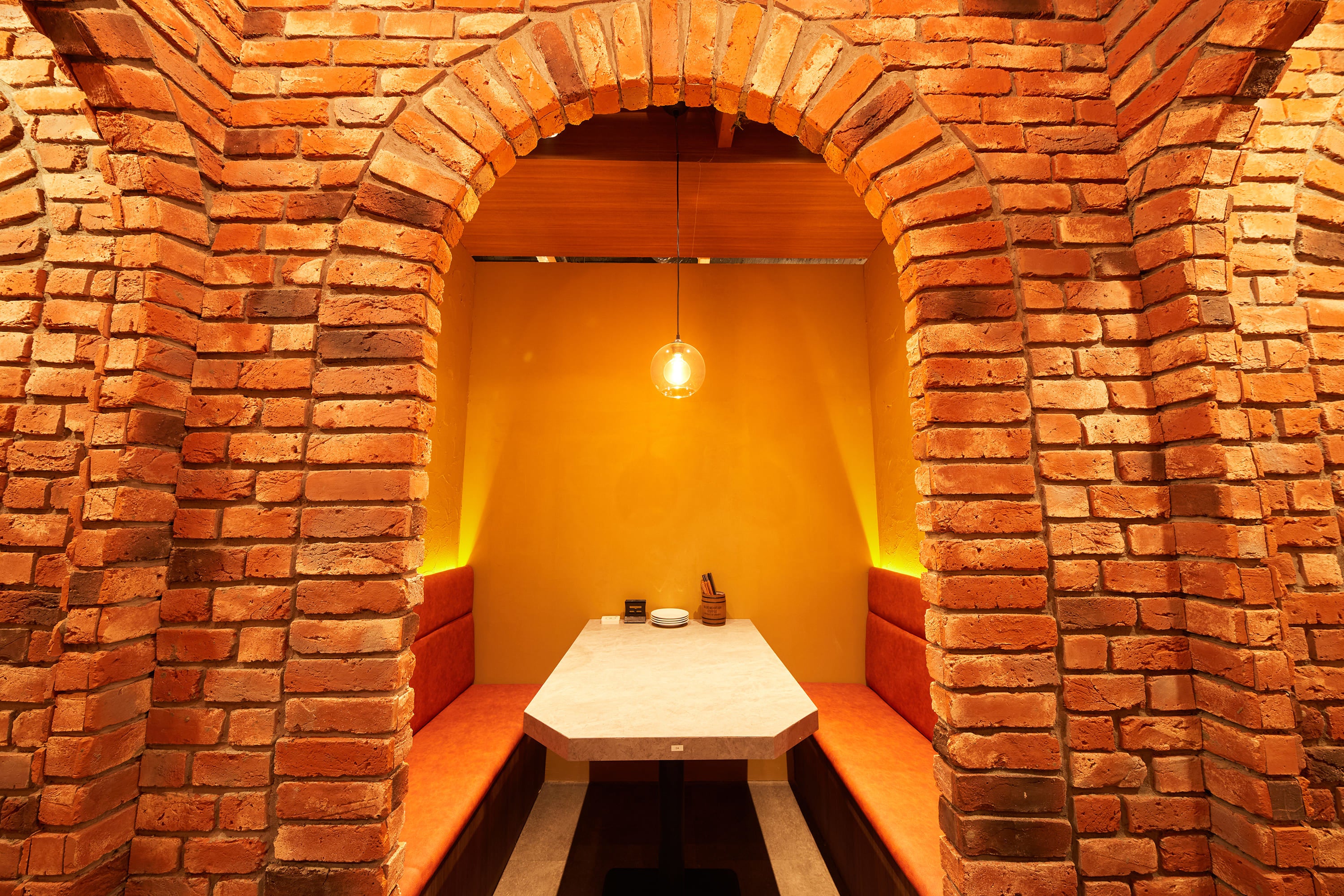 有名ホテル出身シェフがプロデュース 全席赤レンガ個室 の 燻製とチーズ の美食創作ビストロ 町田駅前に3月14日 オープン Ftt合同会社のプレスリリース