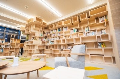 現在の蔵書は約1200冊。ここからまだまだ増えます。