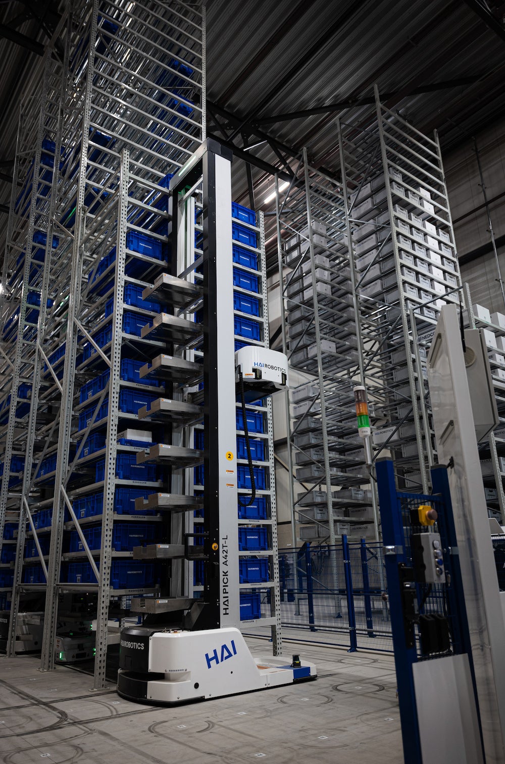 HRJ展示：マスト昇降式ACR「HAIPICK(ハイピック) A42T」