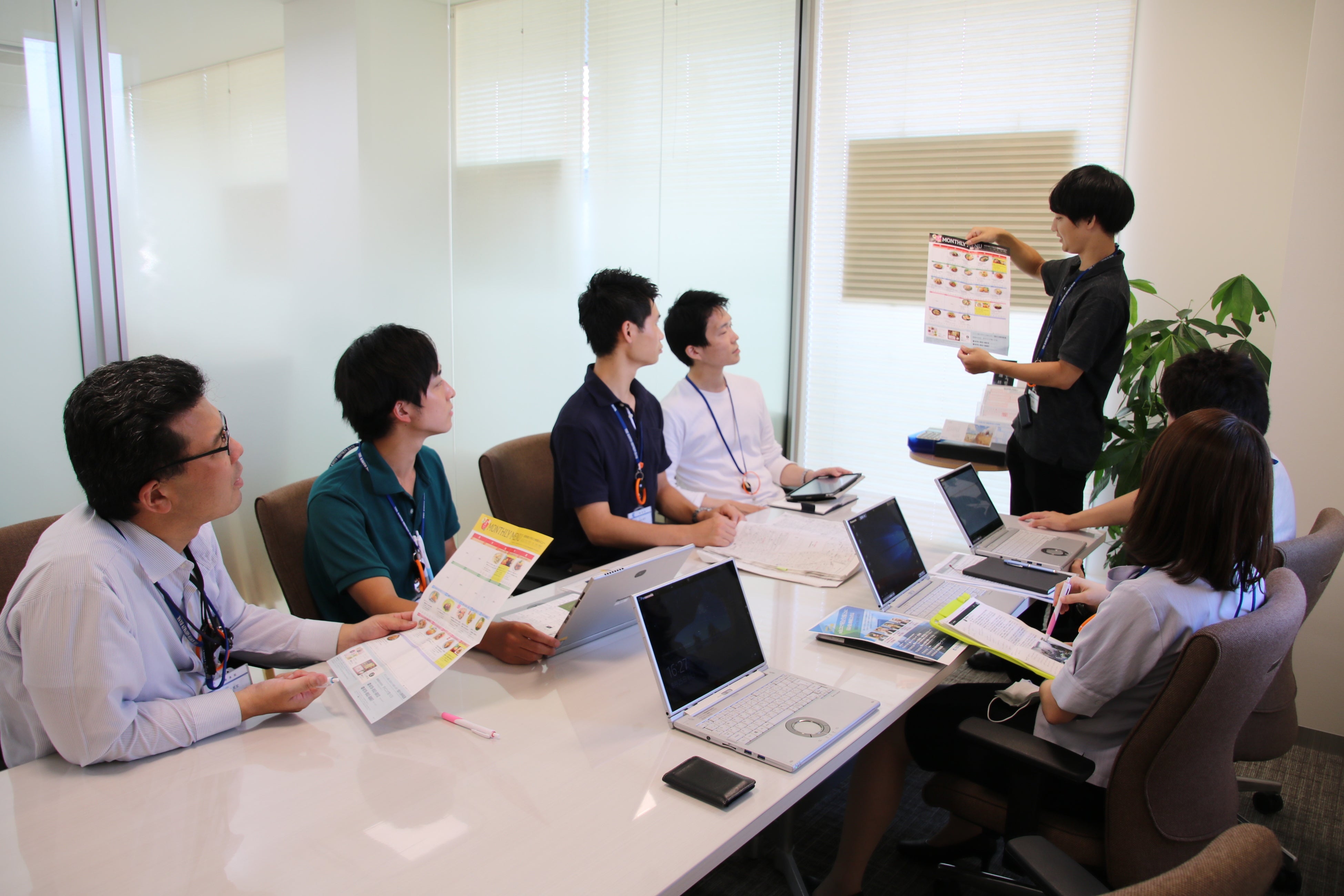 プロジェクトミーティングの様子