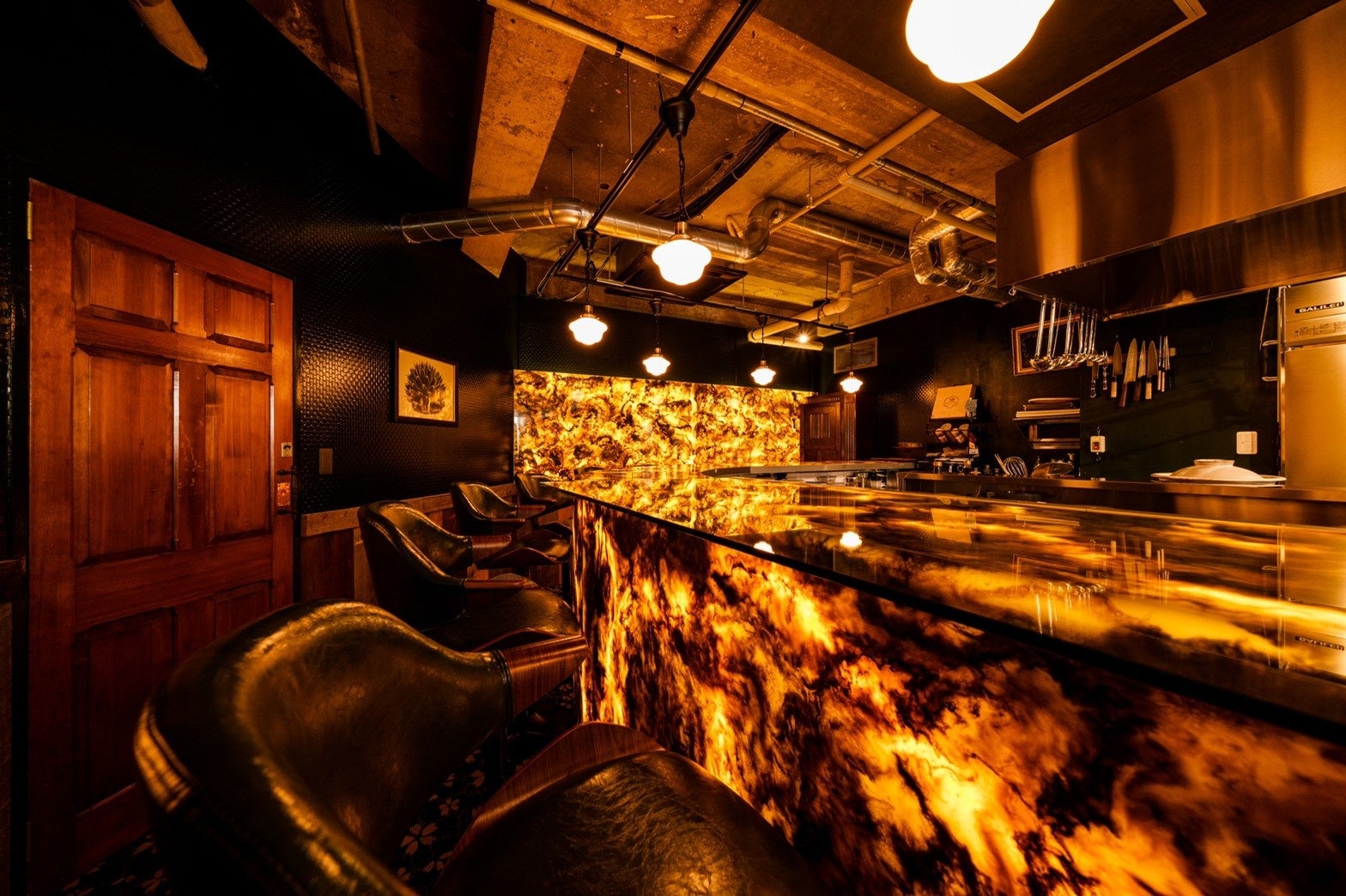 ライブ感を楽しみながら食事・BAR利用のできるカウンター