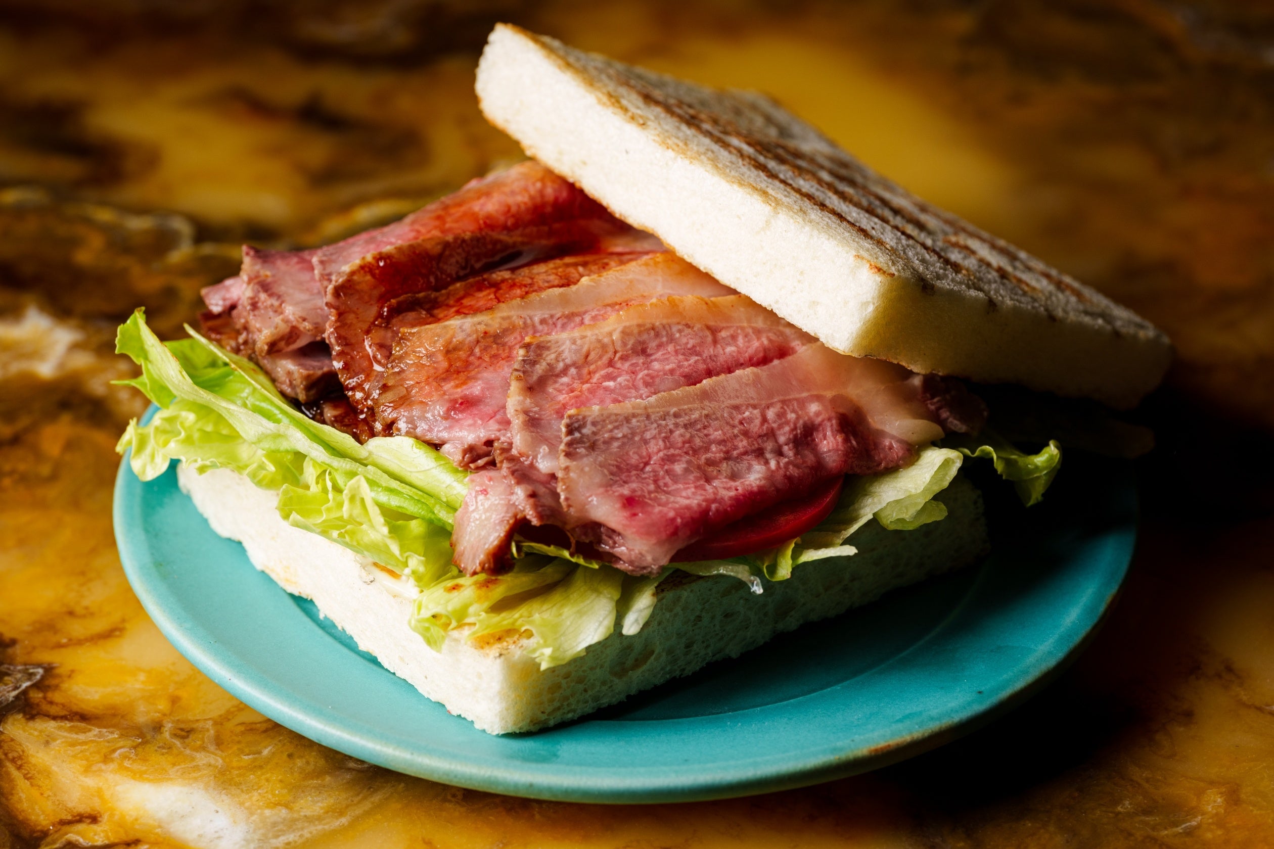 「Legend of 【T】Sandwich」風味を残しつつ、しっかり火をすために焼いて休ませてを何度も繰り返します。