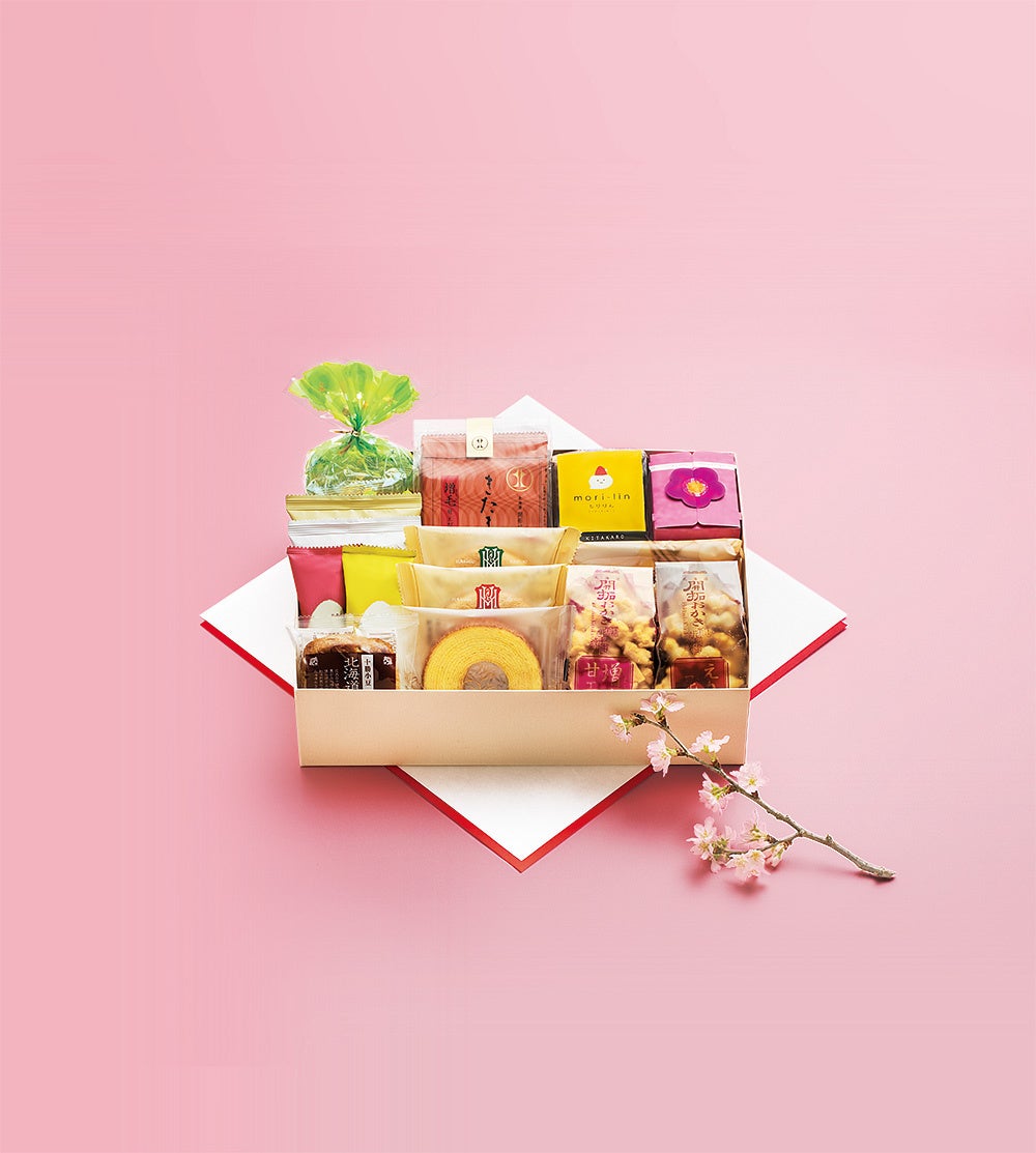 菓子詰め合わせ「きたかろう」中サイズ　税込4,320円（お菓子15種類・15個入）