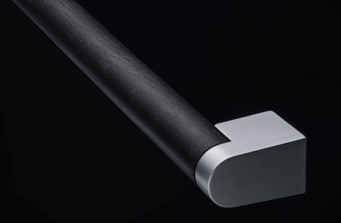 90周年記念第一弾 ＞アルミデザインウォールがアクセント 新作キッチン