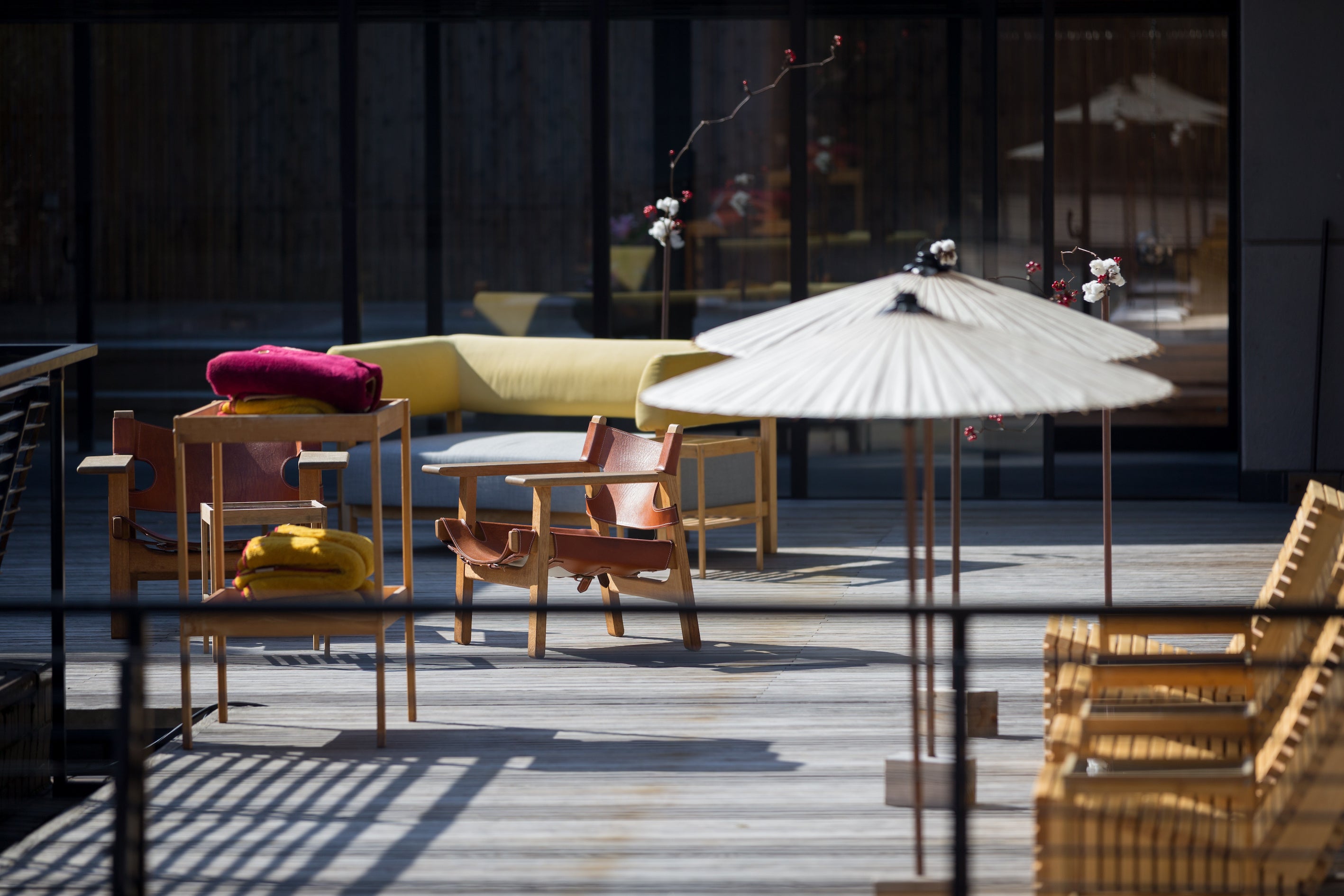 ラウンジに面したテラス