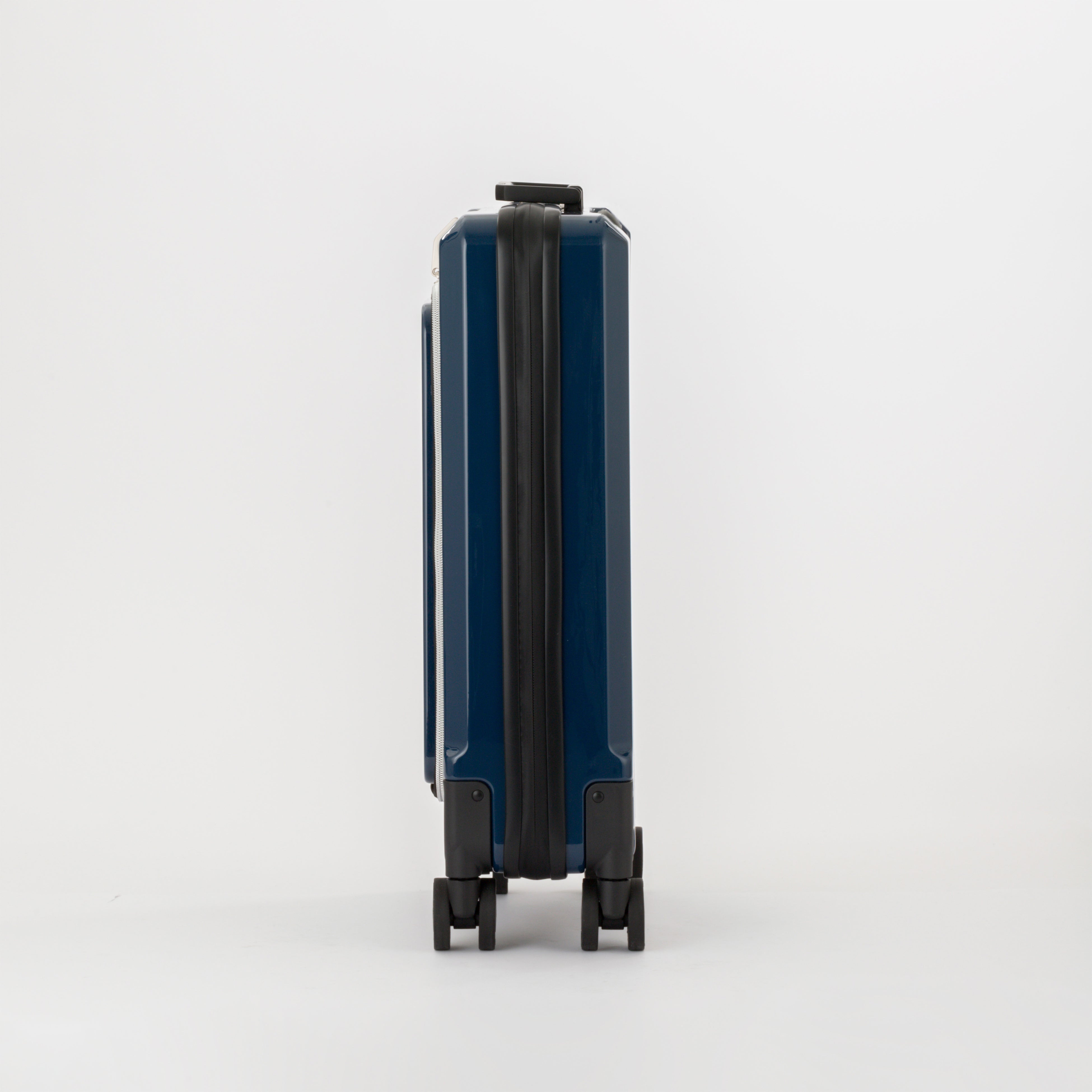 通常時の奥行はわずか15cm