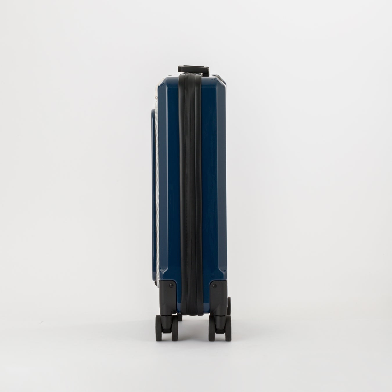 通常時の奥行はわずか15cm