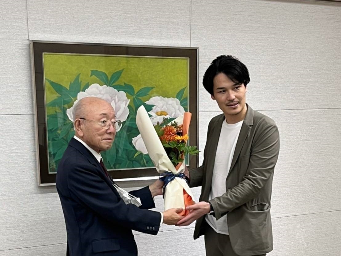 ​（左から旭電気工業株式会社　代表取締役：北見 賢司、株式会社サンヴィレッジ　代表取締役会長：三村　挑嗣）