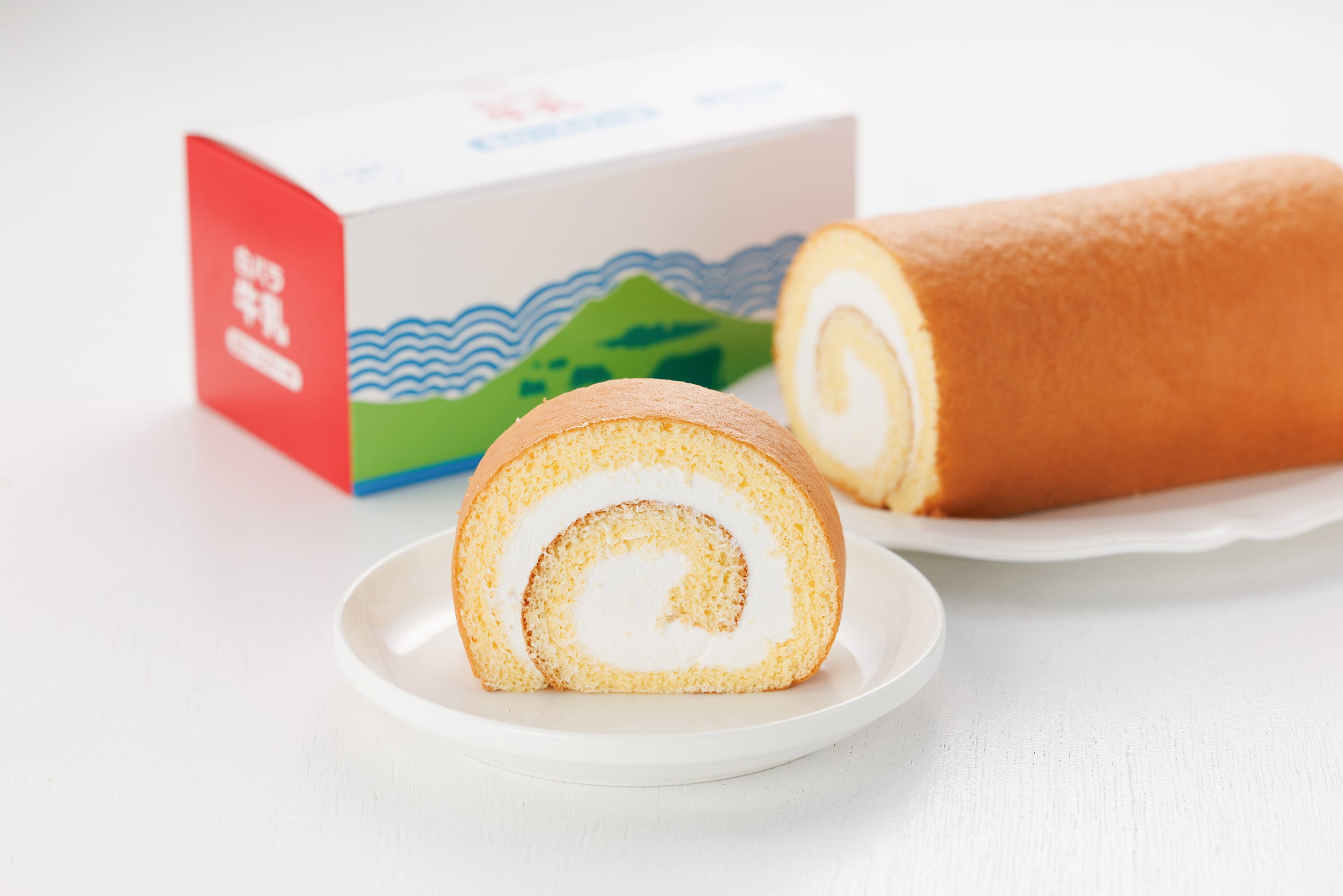 白バラ牛乳生ロールケーキ　メインイメージ