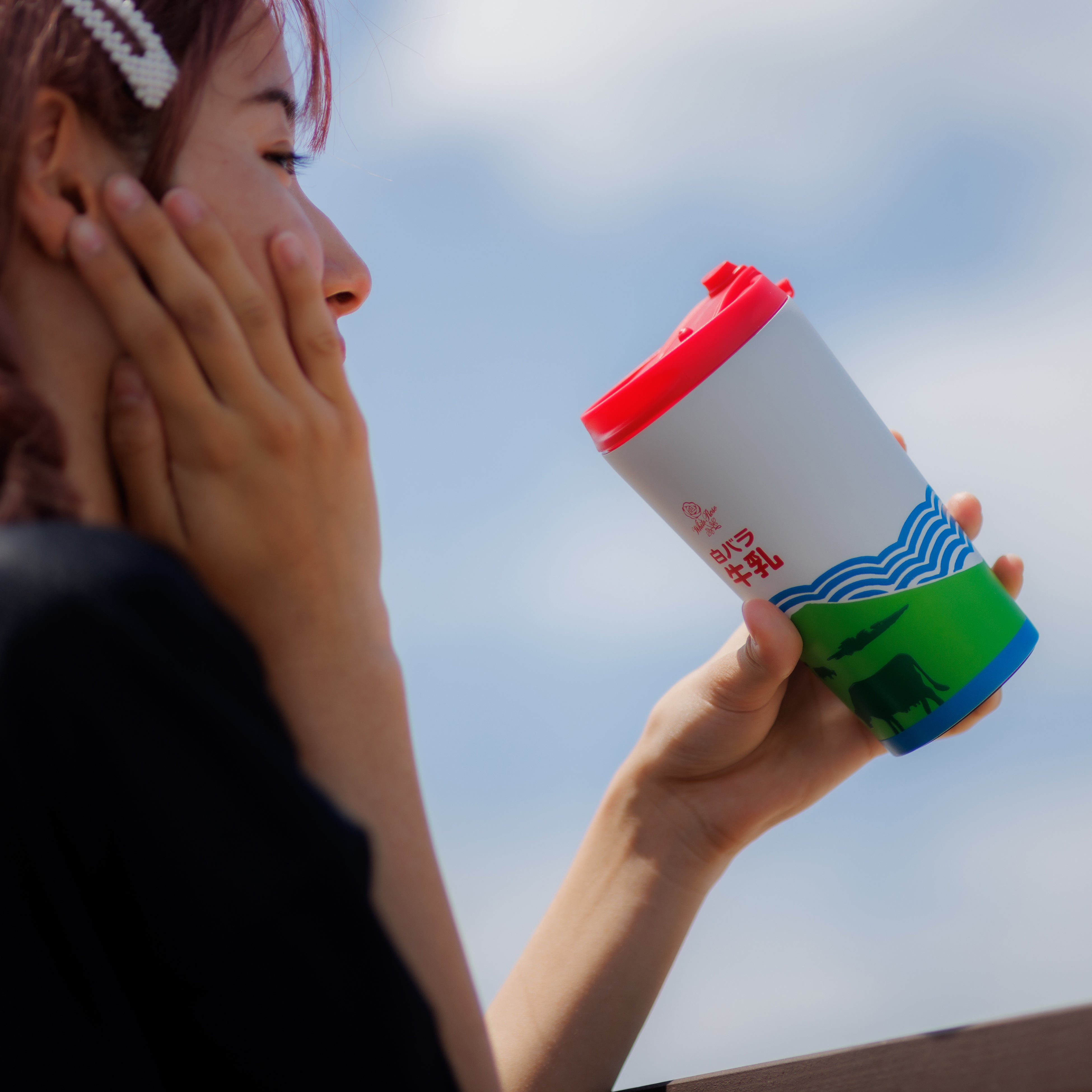 白バラ牛乳タンブラー イメージ