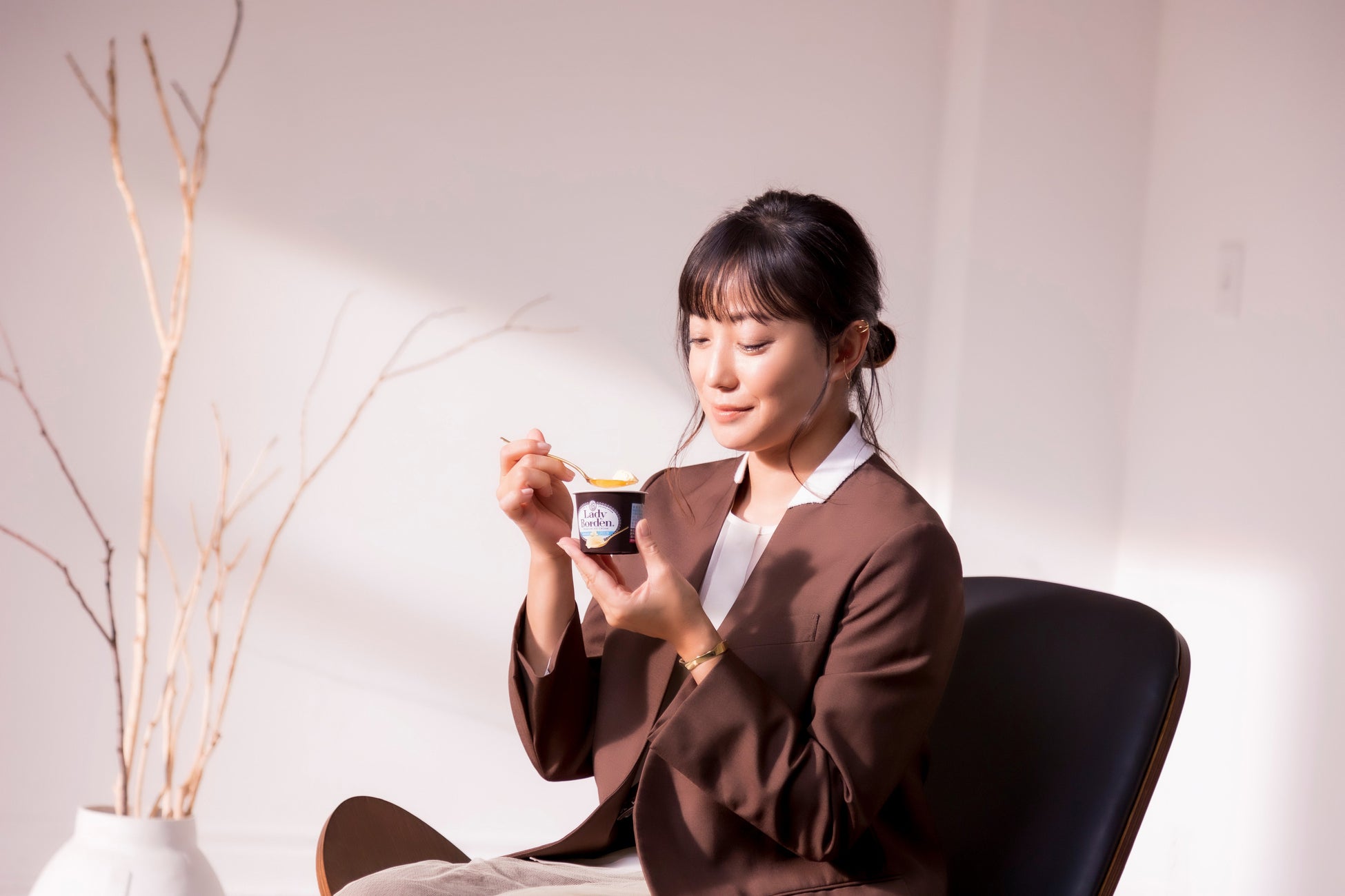 新cmキャラクターに俳優 菅野美穂 さんを起用 子どものころ特別な存在だったレディーボーデンを自分の子どもと親子三代で共有できるのは幸せ 株式会社ロッテのプレスリリース 新cmキャラクターに俳優 菅野美穂 さんを起用 子どものころ特別な存在だったレディーボーデンを自分の子どもと親子三代で共有できるのは幸せ 株式会社ロッテのプレスリリース