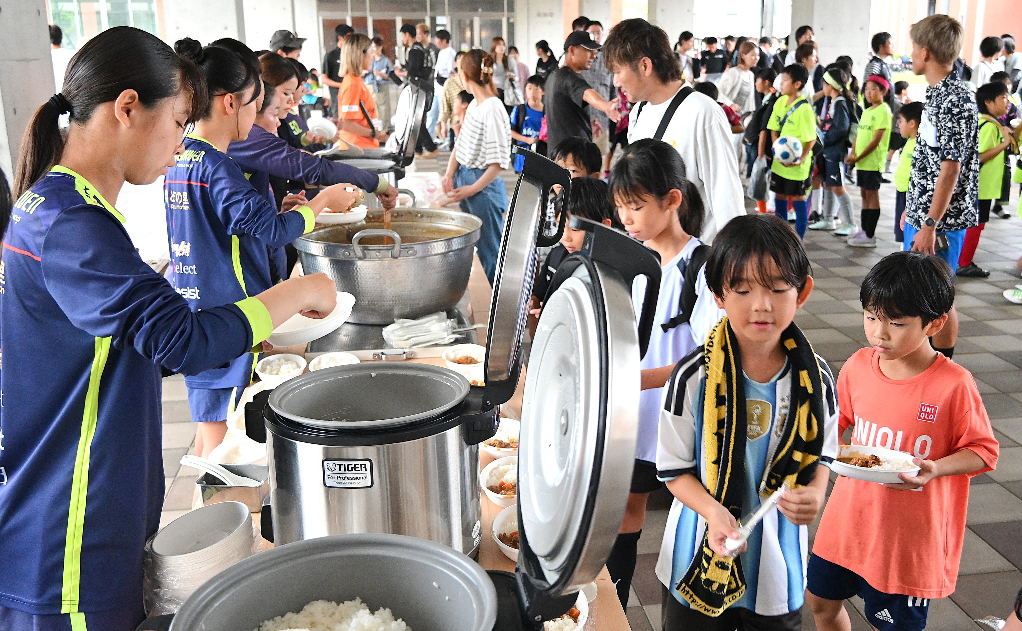 VITAS初の「子ども食堂」、そして「サッカー教室」を山口県で開催！高川学園高校と挑む新しい地域還元