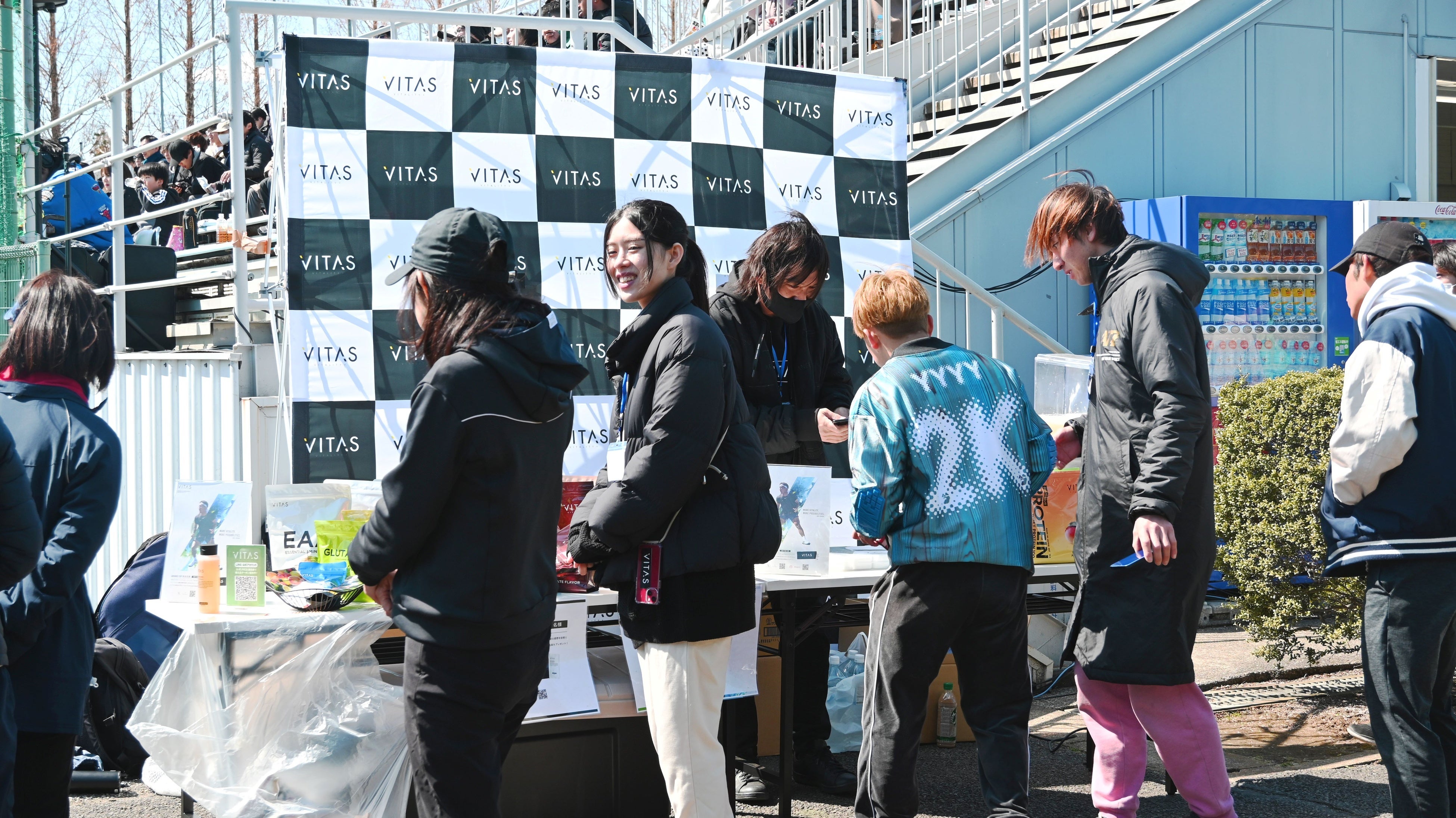 観客・選手でにぎわう試飲ブース