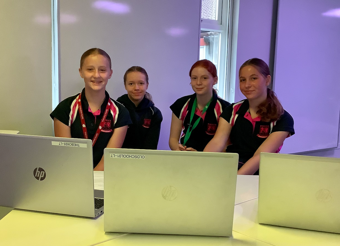 （イギリスからオンラインで参加した、Hazelwood Schoolの生徒たち）