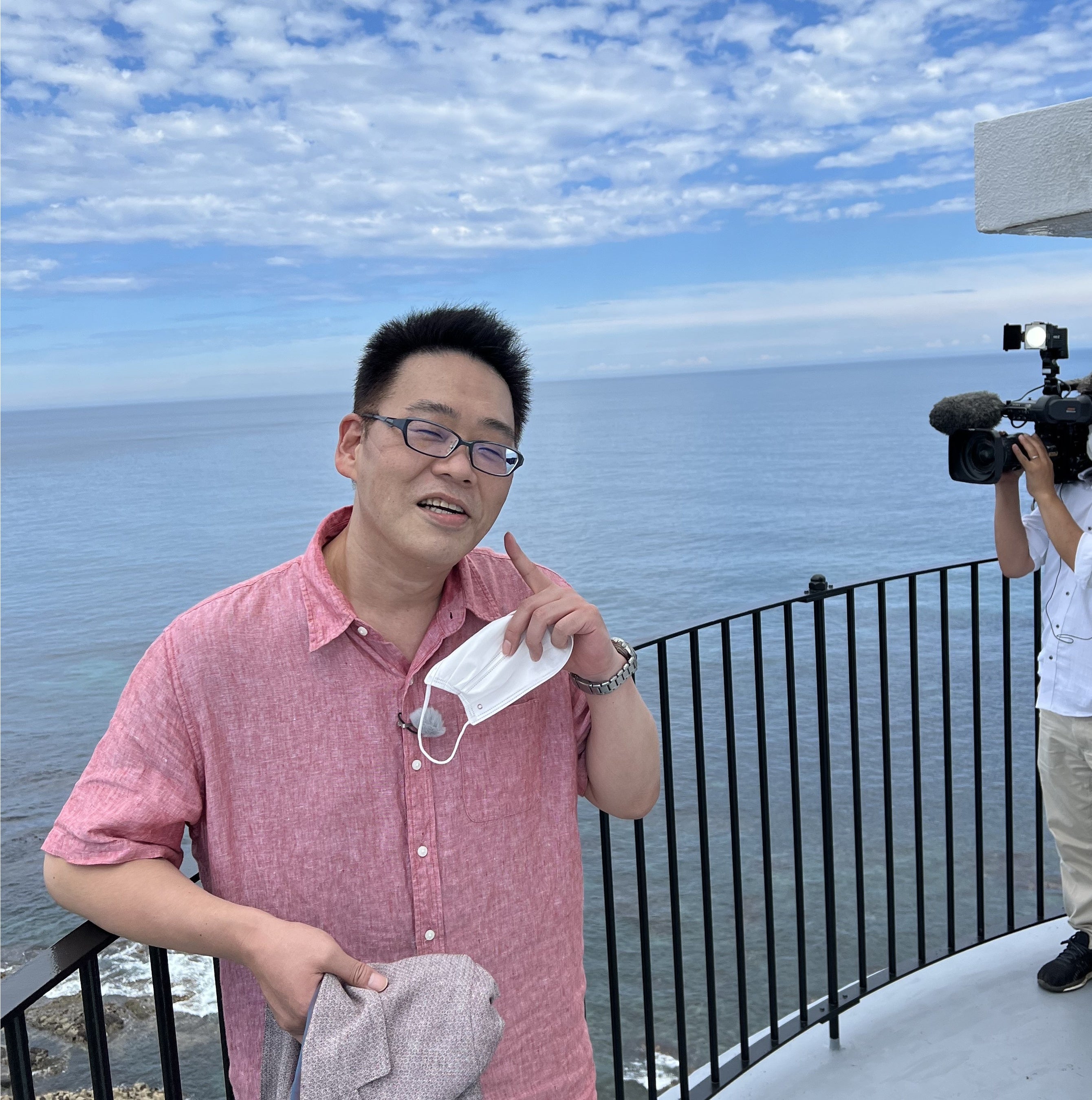 尻屋埼灯台に登り、100段以上続く階段に驚く乃村さん