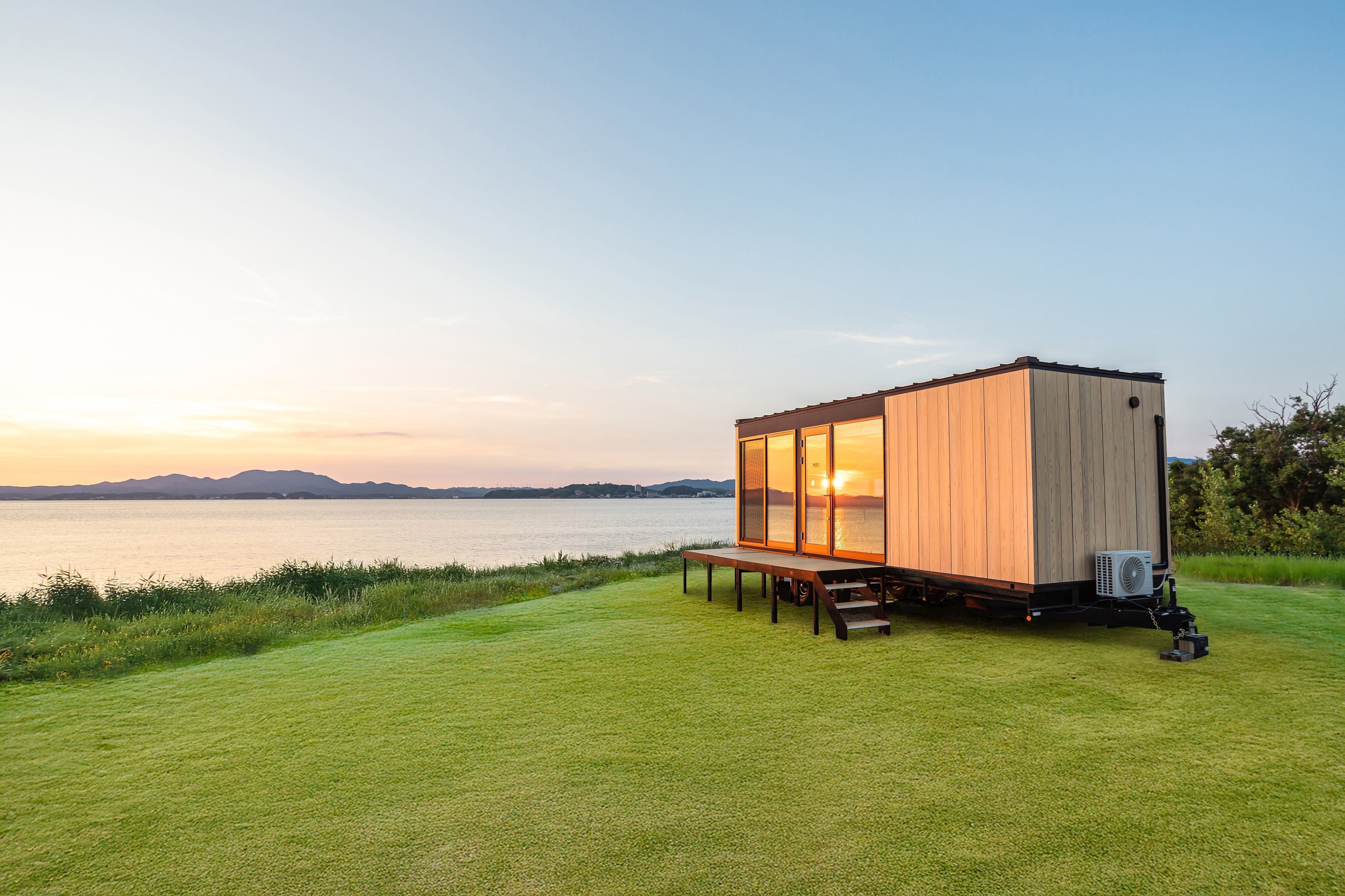 島根発サスティナブルトレーラーハウス『HUX』が「ウッド