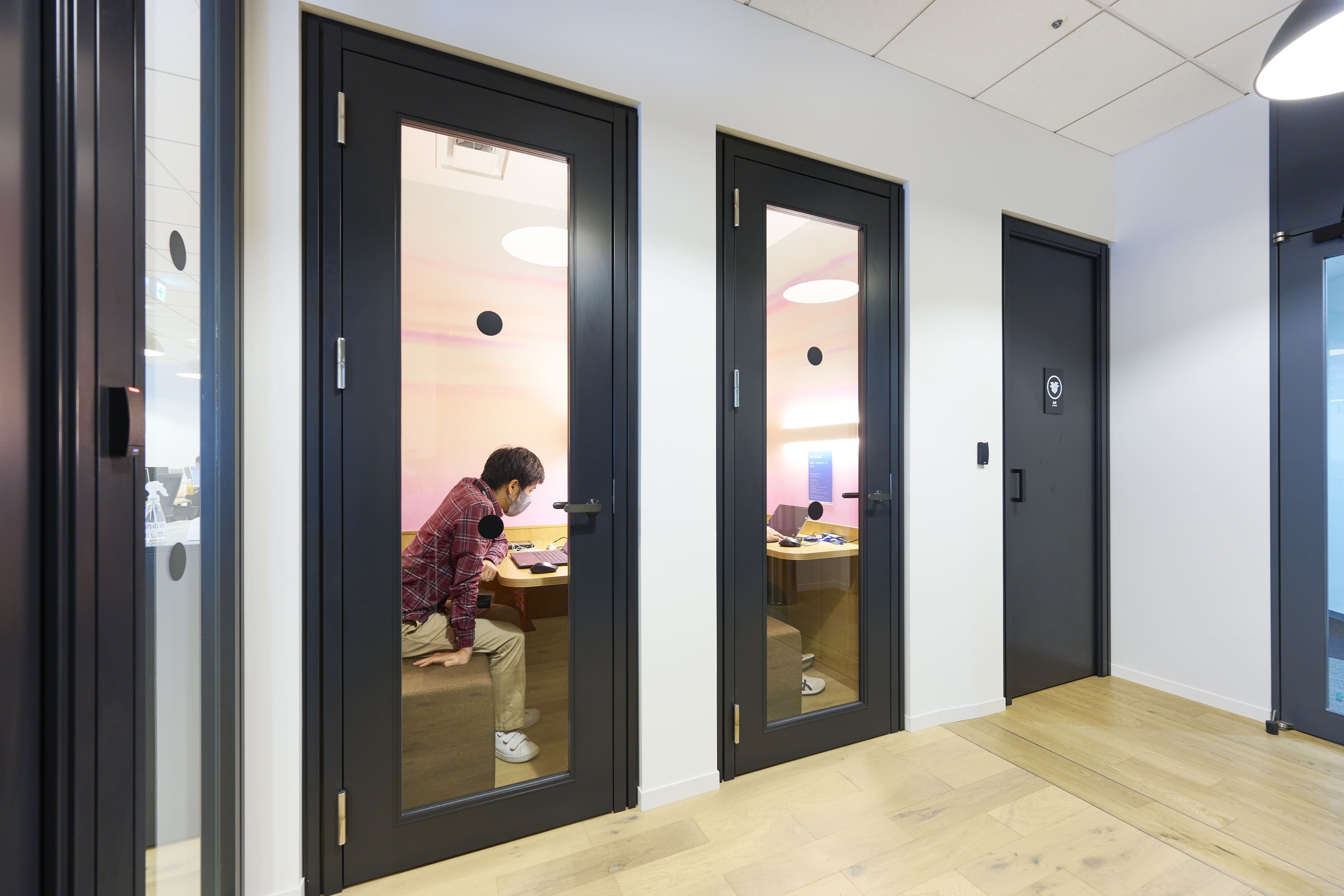 ノイズの漏れないフォンブース