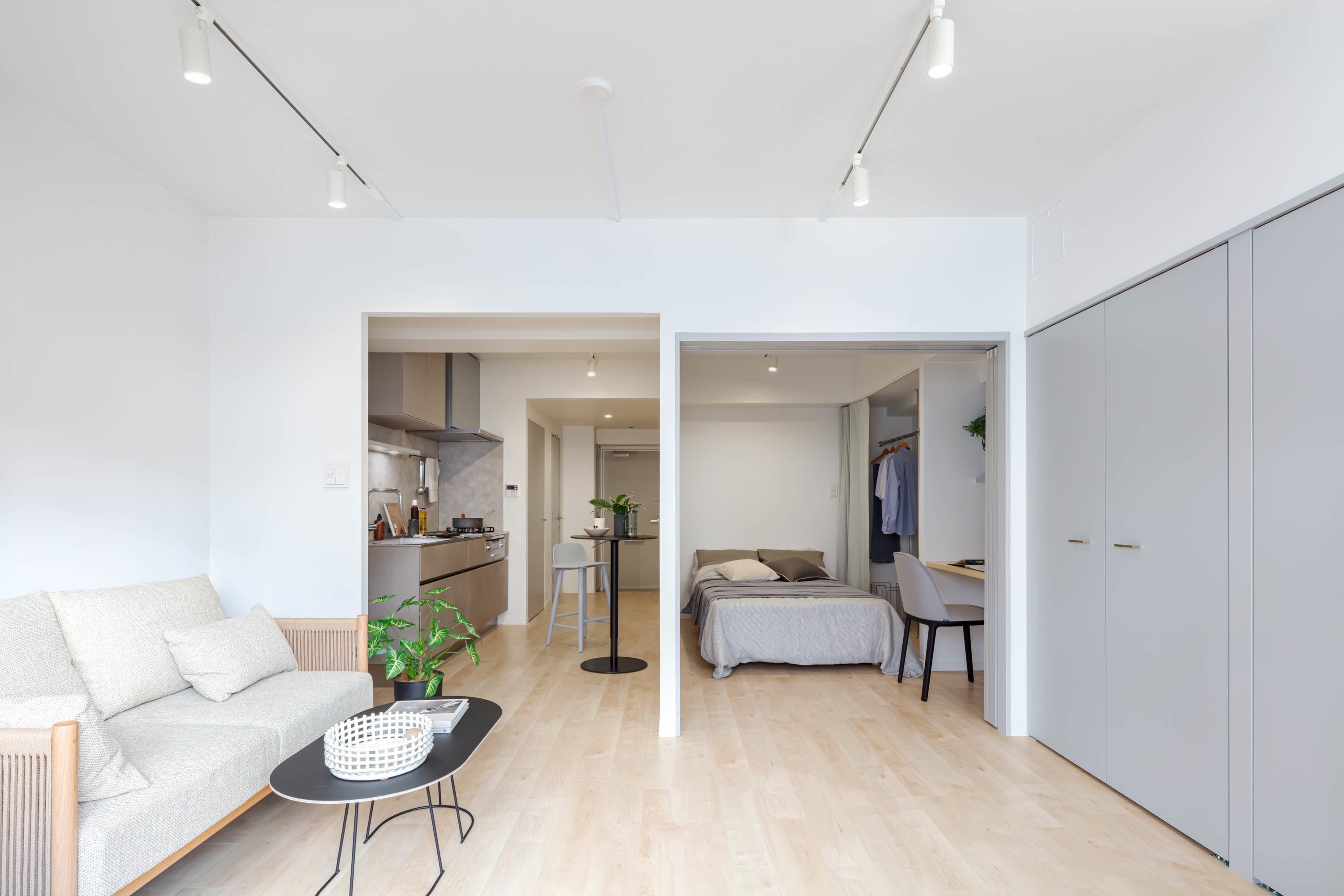 ＜ D type（EDITion） 1LDK＞ 2人がコンパクトに暮らすシーンを想像し、コンパクトな寝室＋書斎と広いキッチン＆リビングがある