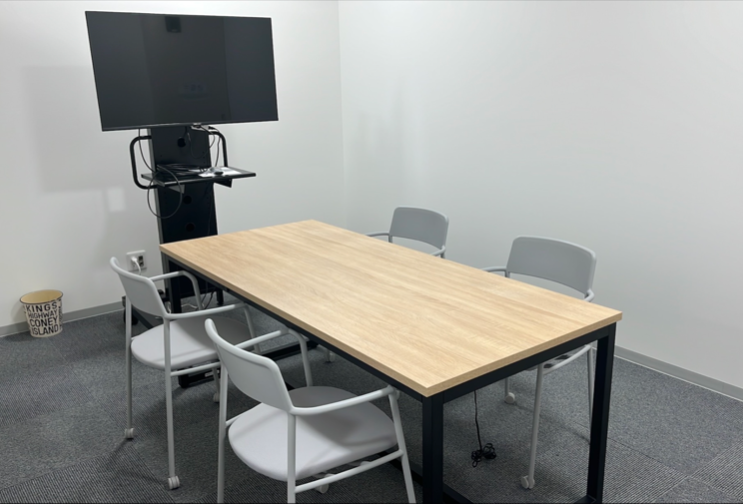 Thumb Studio内部の会議室