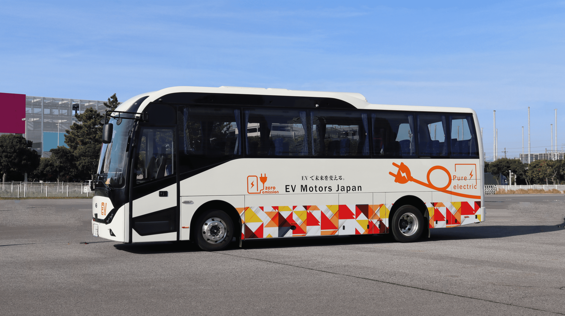 今回初出展となったF8 series-6 Coach 観光バス 8.8m