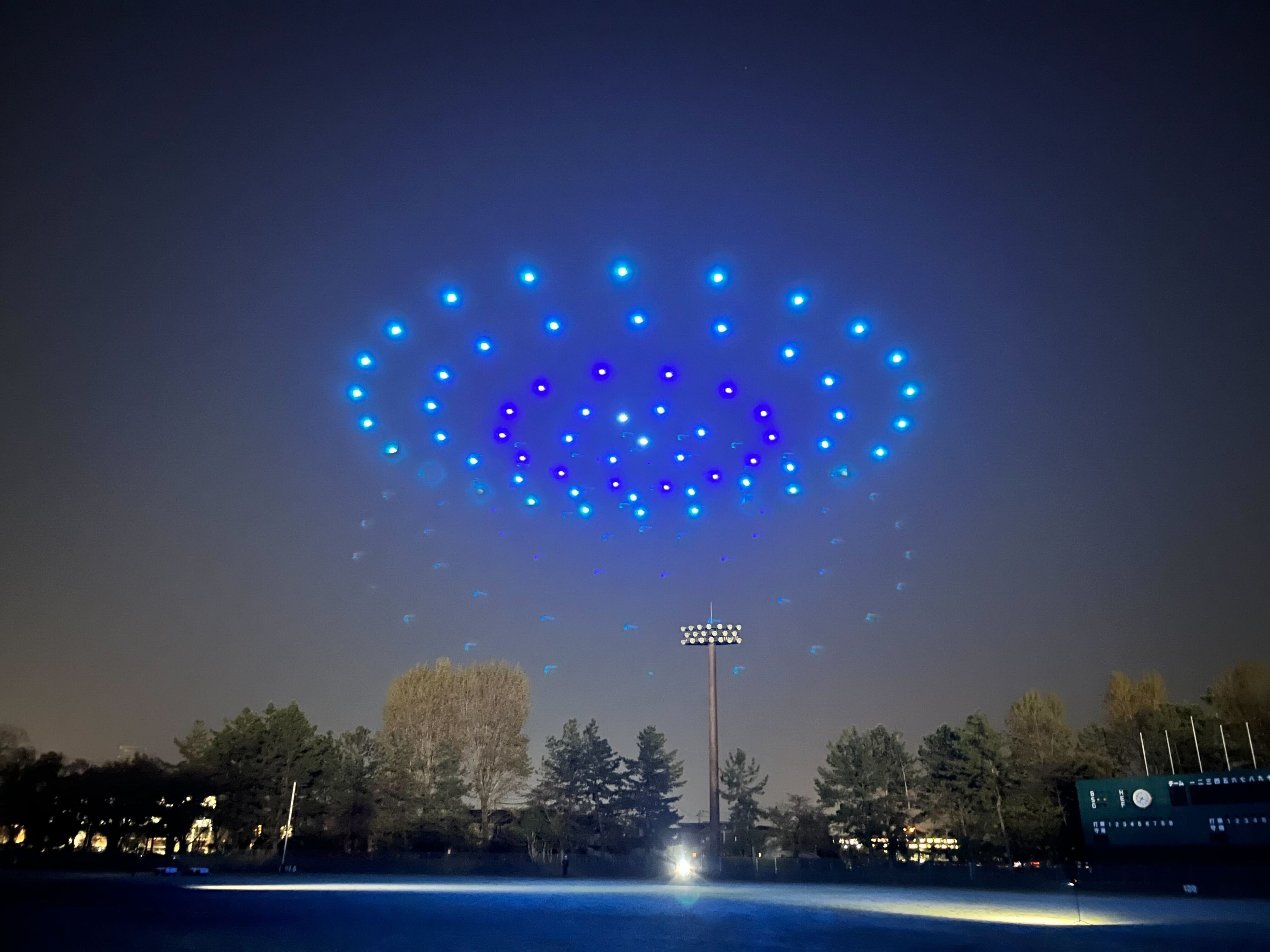 ドローンショー社自作機体によるドローンショー