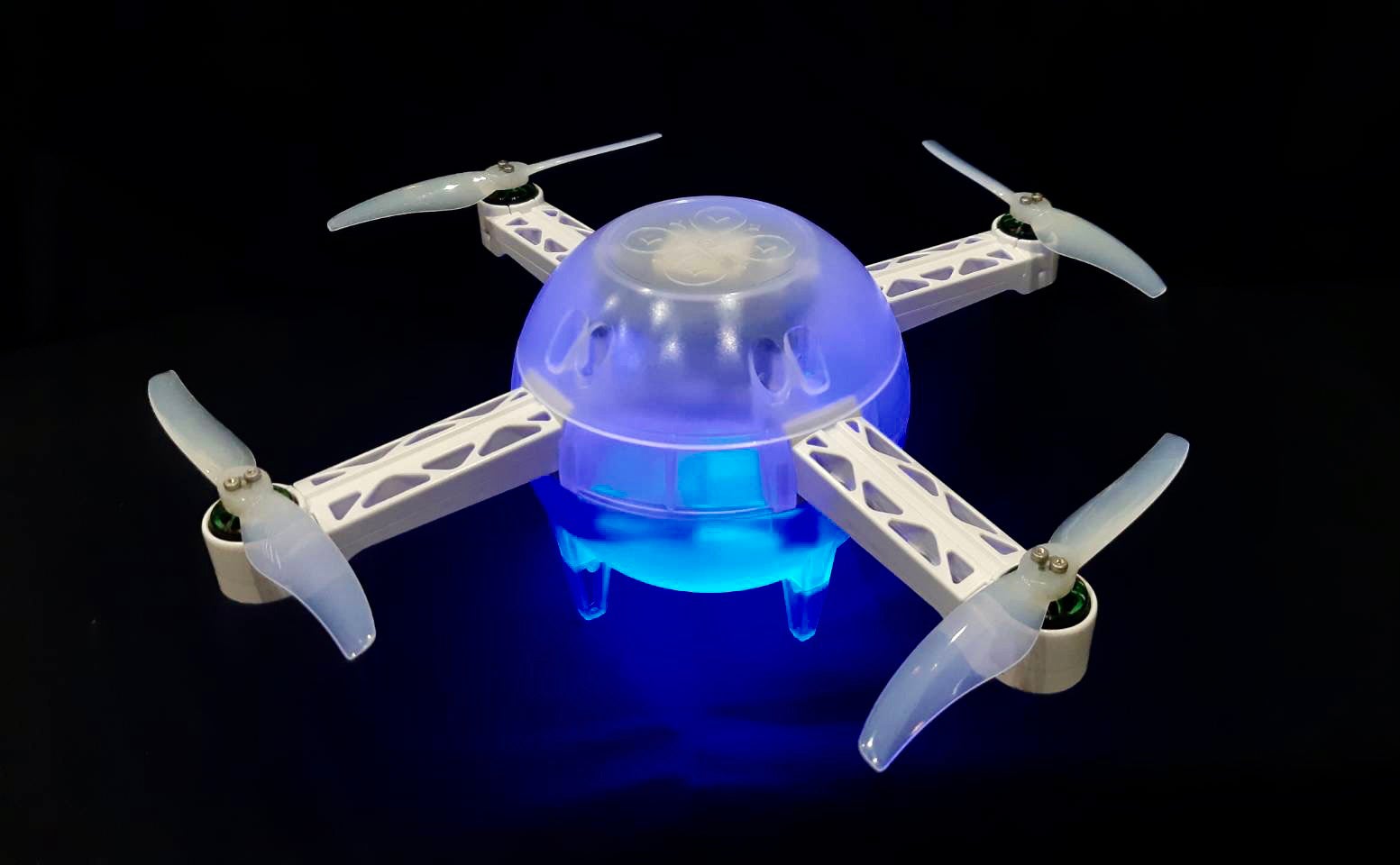 スワニーとドローンショー社により共同開発、国内製造された「unika」